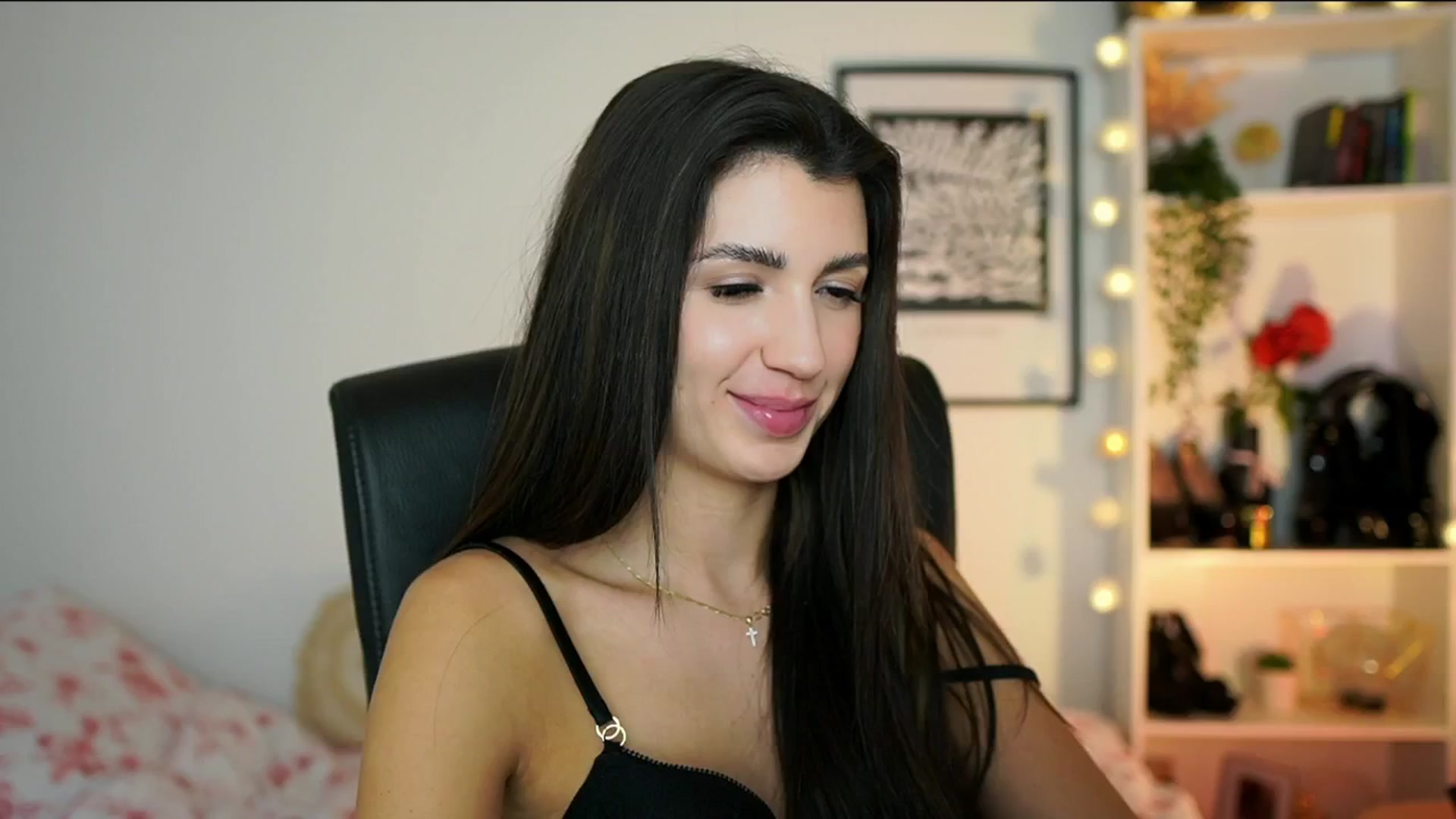 Gallery image thumbnail from Julia_Roca's myfreecams stream on, 01/20/2025, 17:27 image 18 of 20