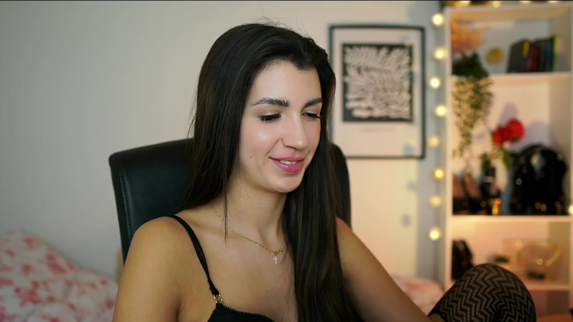 Gallery image thumbnail from Julia_Roca's myfreecams stream on, 01/20/2025, 17:27 image 17 of 20