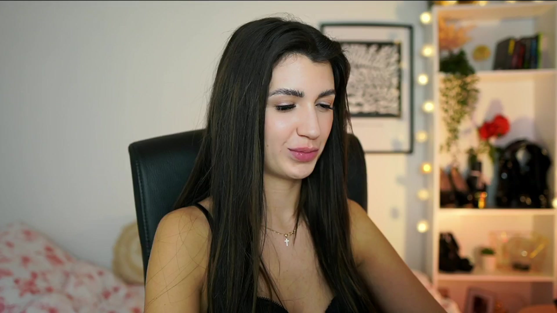 Gallery image thumbnail from Julia_Roca's myfreecams stream on, 01/20/2025, 17:27 image 13 of 20