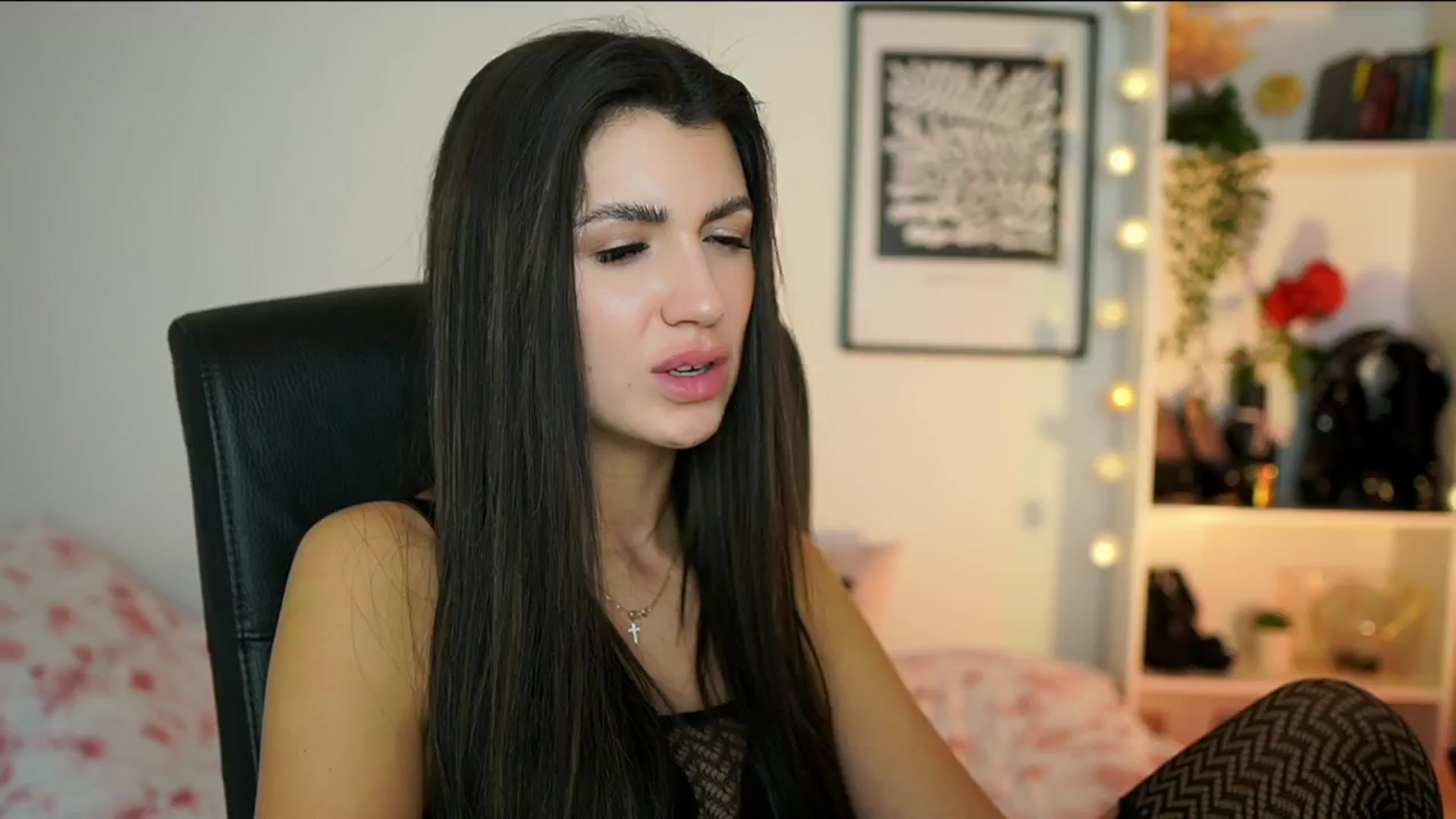 Gallery image thumbnail from Julia_Roca's myfreecams stream on, 01/20/2025, 17:27 image 4 of 20