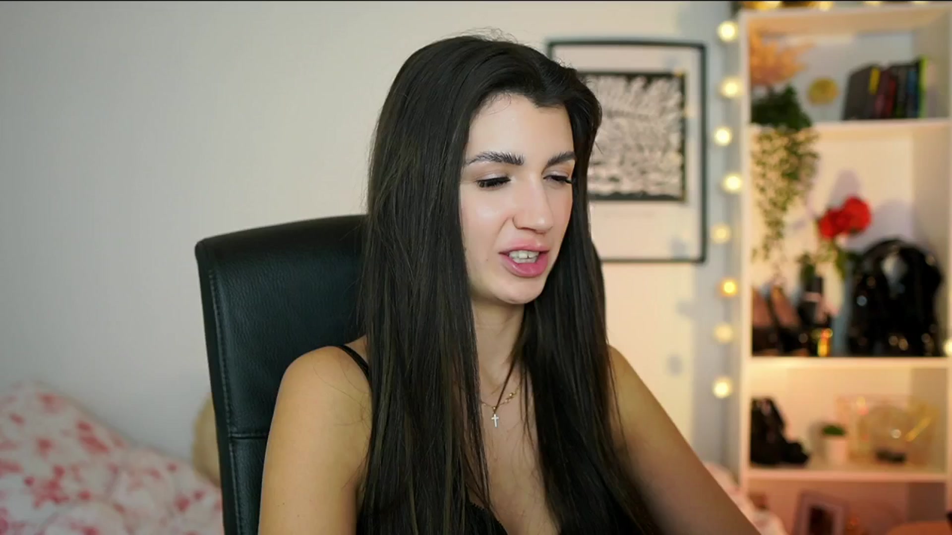 Gallery image thumbnail from Julia_Roca's myfreecams stream on, 01/20/2025, 17:27 image 12 of 20