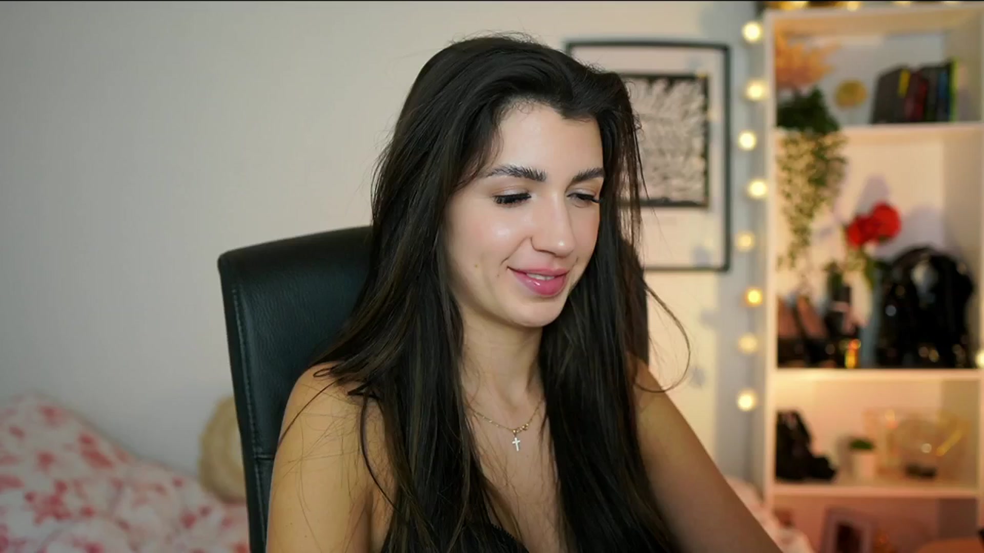 Gallery image thumbnail from Julia_Roca's myfreecams stream on, 01/20/2025, 17:27 image 14 of 20