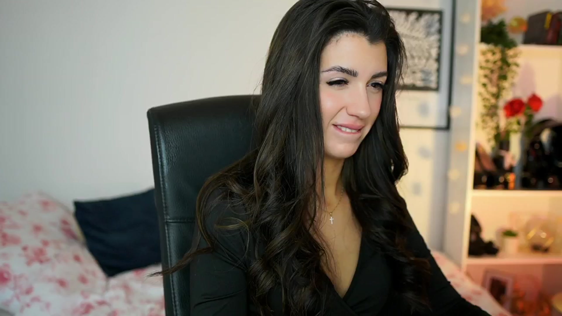 Gallery image thumbnail from Julia_Roca's myfreecams stream on, 01/24/2025, 12:31 image 8 of 20
