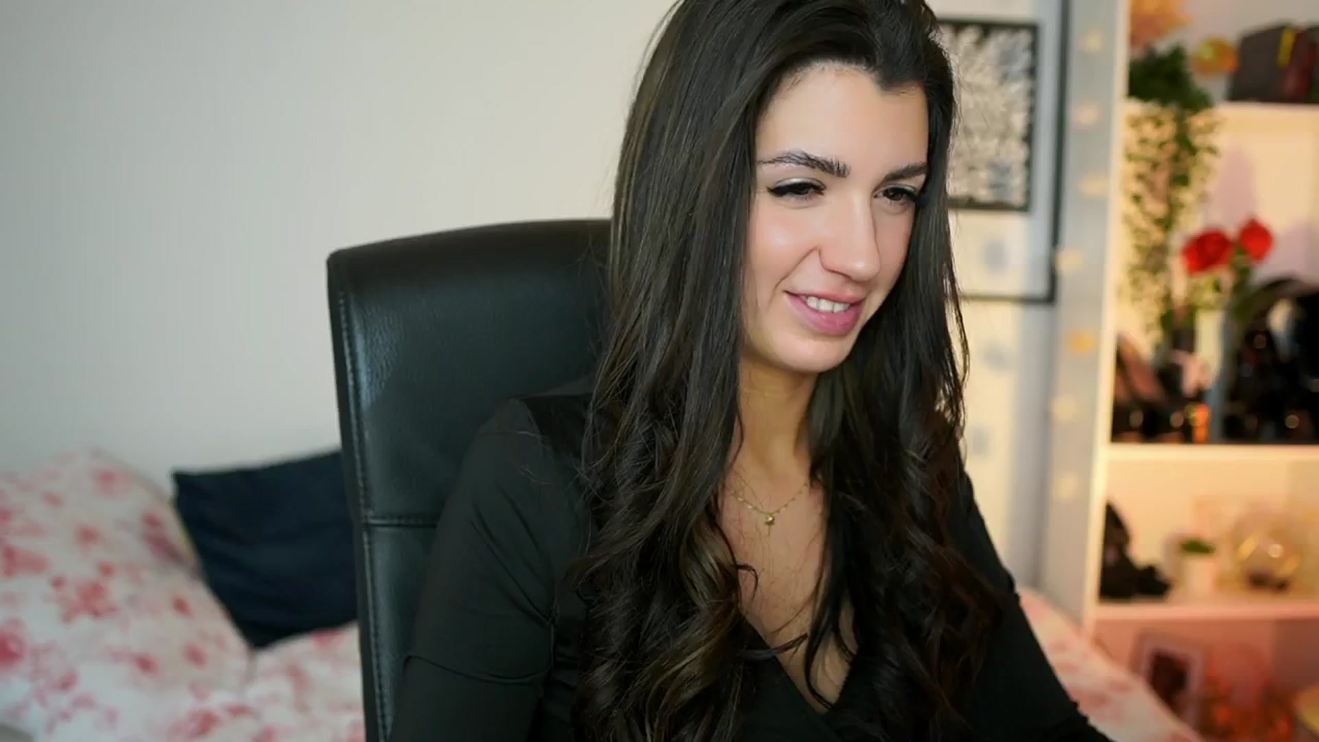 Gallery image thumbnail from Julia_Roca's myfreecams stream on, 01/24/2025, 12:31 image 12 of 20