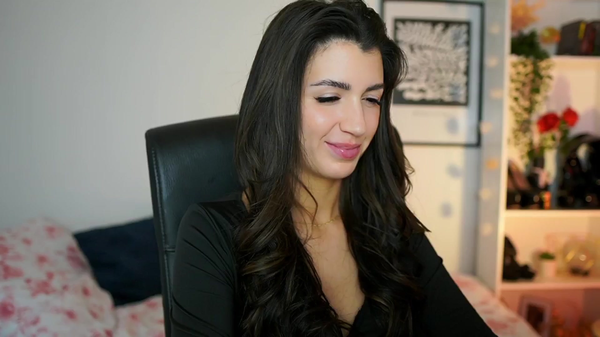 Gallery image thumbnail from Julia_Roca's myfreecams stream on, 01/24/2025, 14:04 image 8 of 20