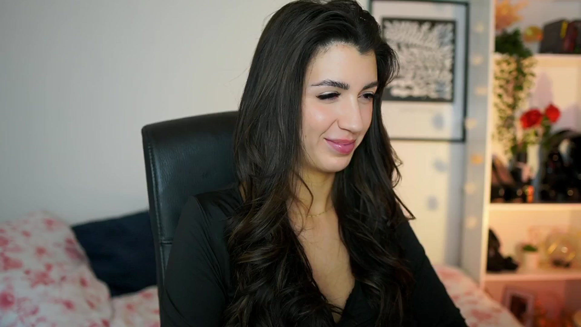 Gallery image thumbnail from Julia_Roca's myfreecams stream on, 01/24/2025, 14:04 image 10 of 20