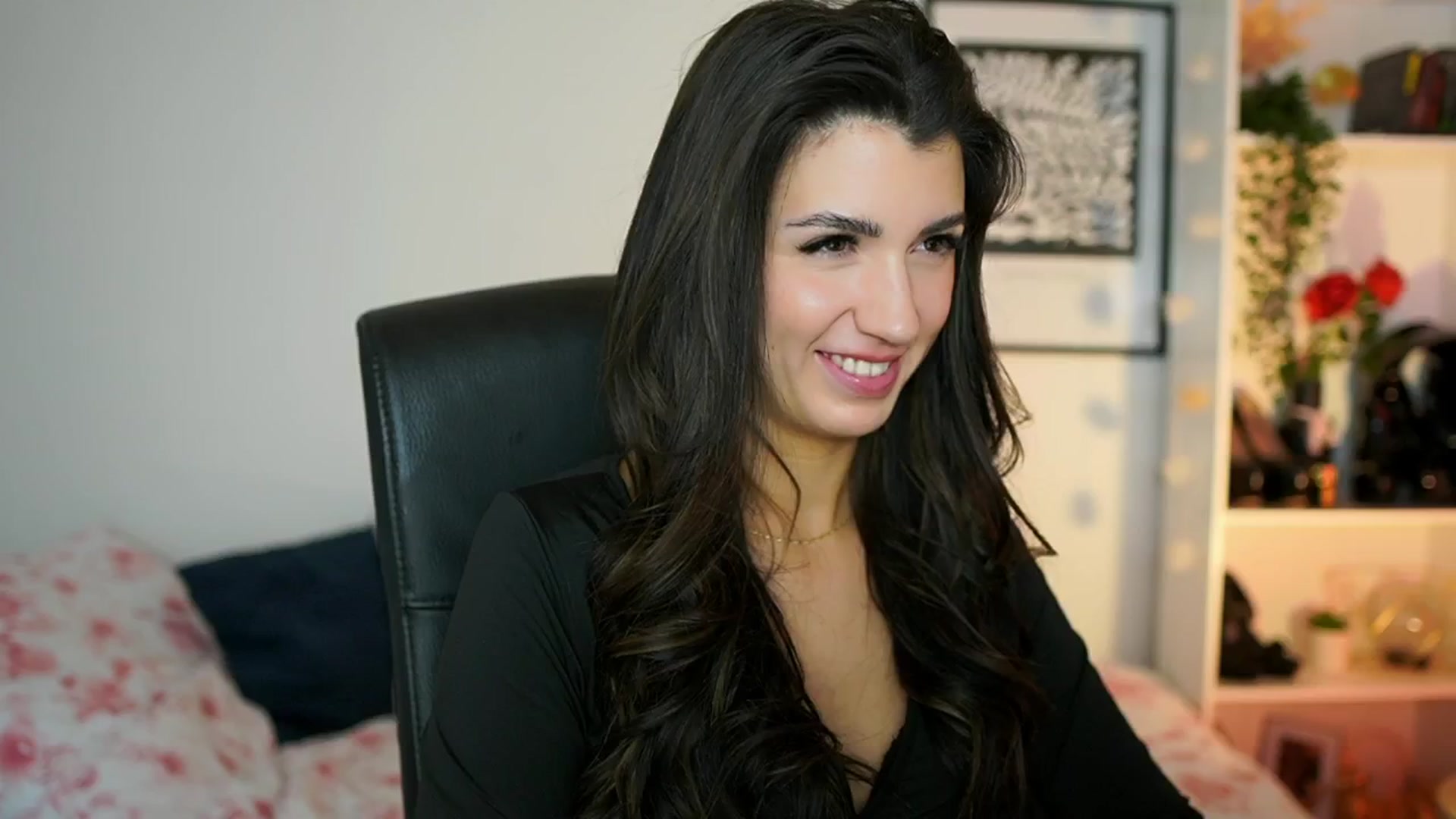 Gallery image thumbnail from Julia_Roca's myfreecams stream on, 01/24/2025, 14:04 image 11 of 20