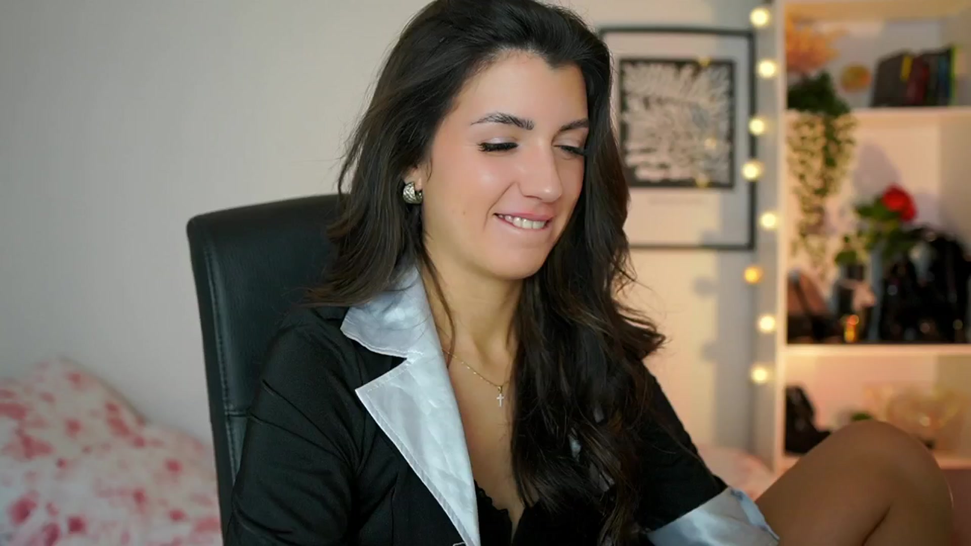 Gallery image thumbnail from Julia_Roca's myfreecams stream on, 02/05/2025, 14:56 image 11 of 20