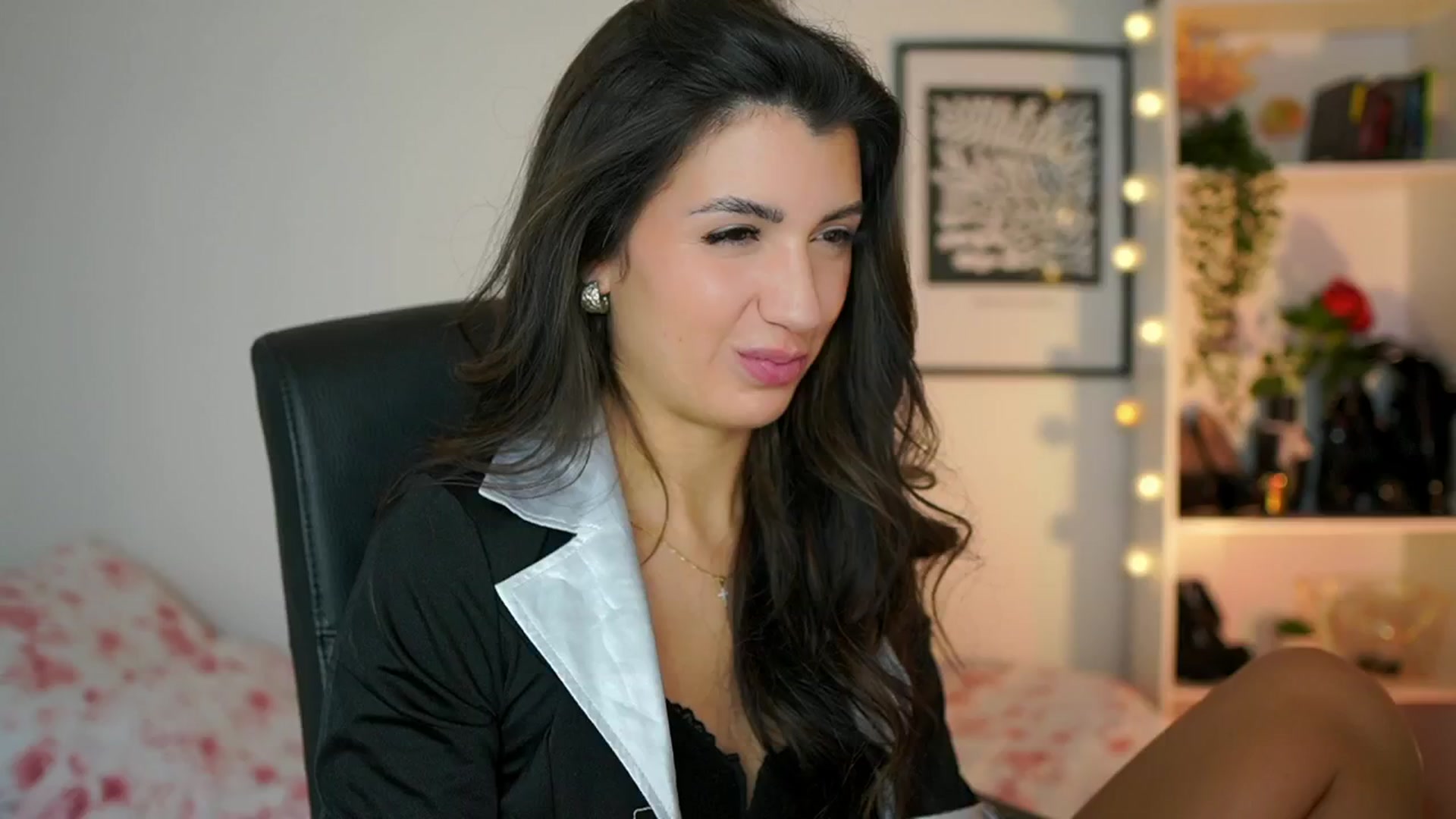 Gallery image thumbnail from Julia_Roca's myfreecams stream on, 02/05/2025, 14:56 image 14 of 20