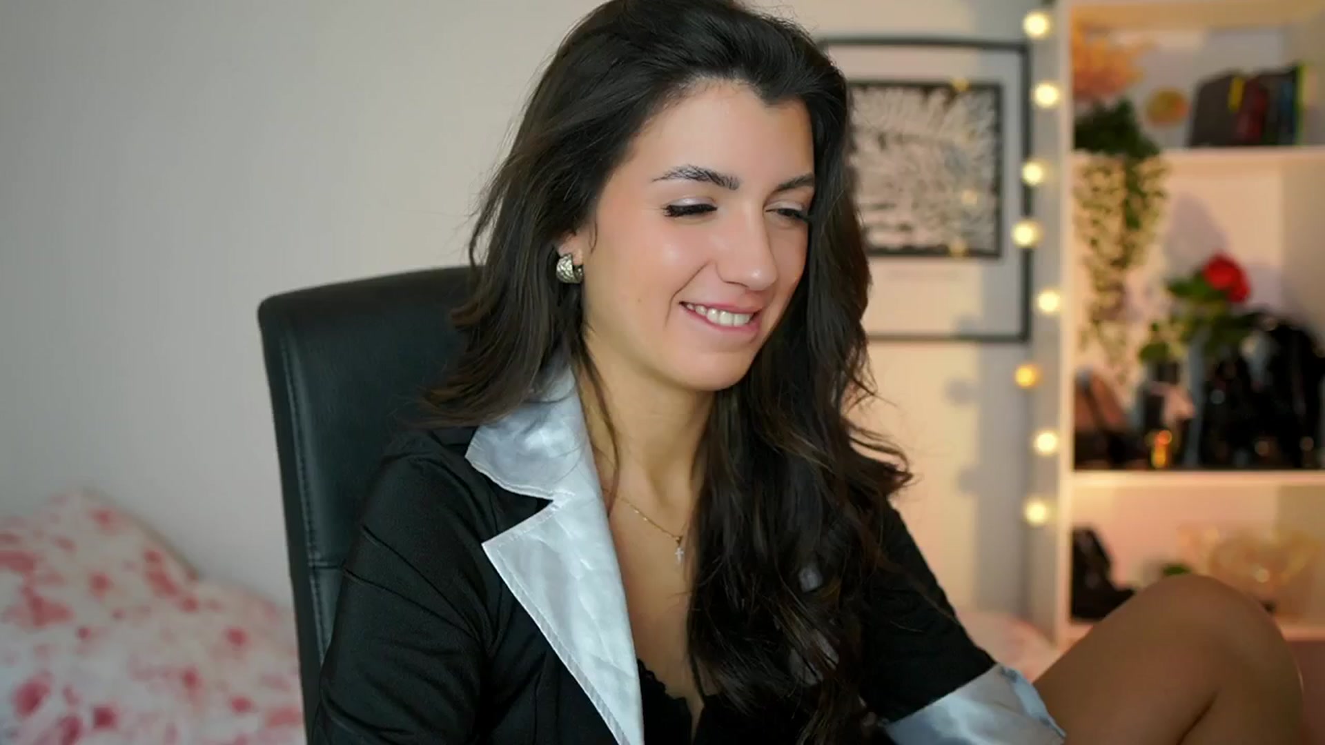Gallery image thumbnail from Julia_Roca's myfreecams stream on, 02/05/2025, 14:56 image 10 of 20