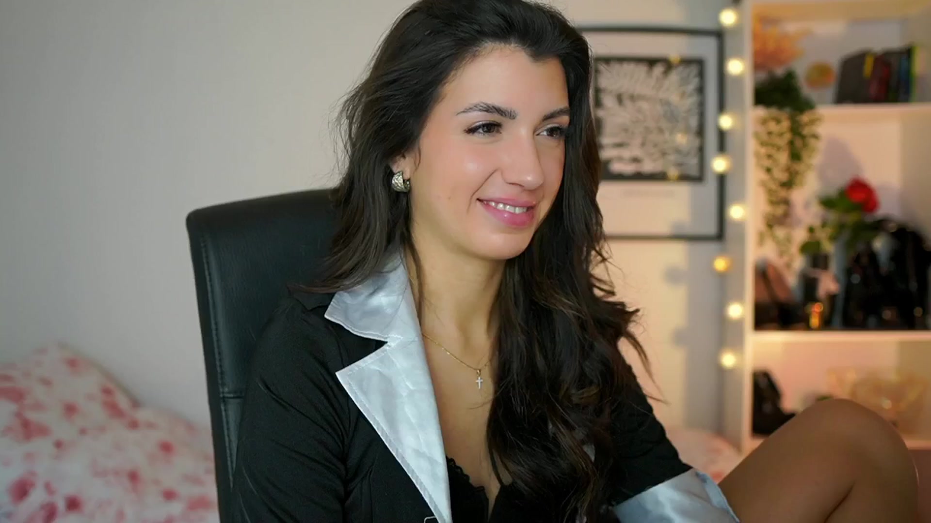 Gallery image thumbnail from Julia_Roca's myfreecams stream on, 02/05/2025, 14:56 image 8 of 20