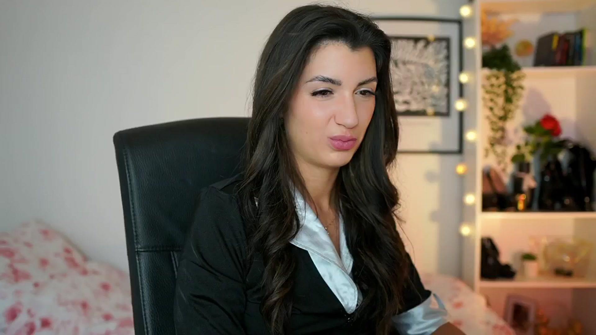 Gallery image thumbnail from Julia_Roca's myfreecams stream on, 02/05/2025, 14:56 image 3 of 20