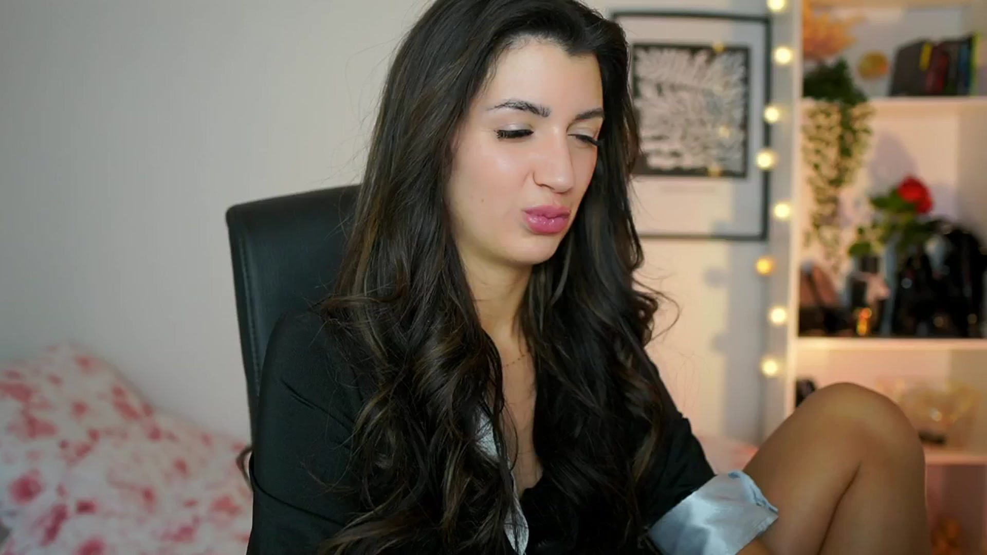 Gallery image thumbnail from Julia_Roca's myfreecams stream on, 02/05/2025, 16:56 image 3 of 20
