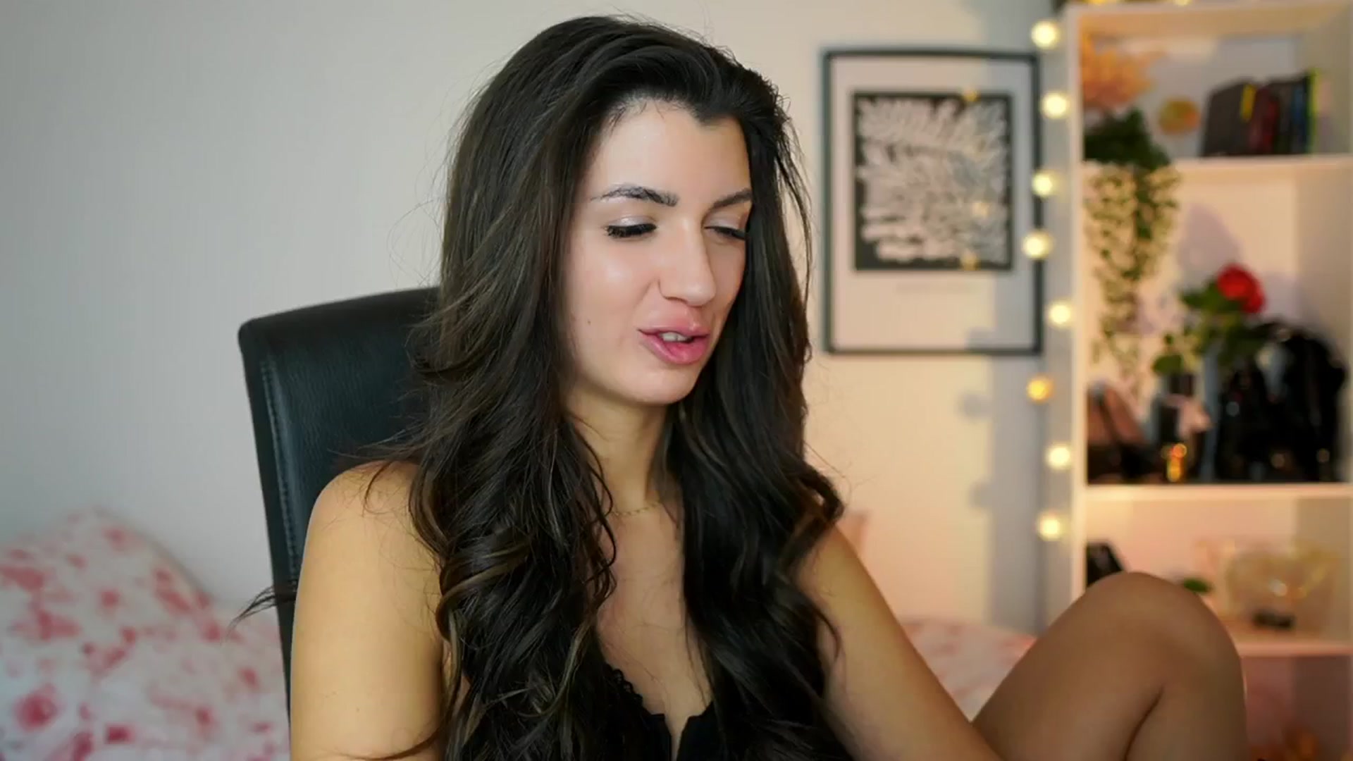 Gallery image thumbnail from Julia_Roca's myfreecams stream on, 02/05/2025, 18:15 image 18 of 20