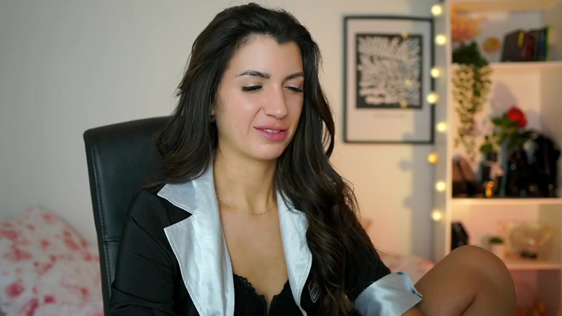 Gallery image thumbnail from Julia_Roca's myfreecams stream on, 02/05/2025, 19:01 image 8 of 20
