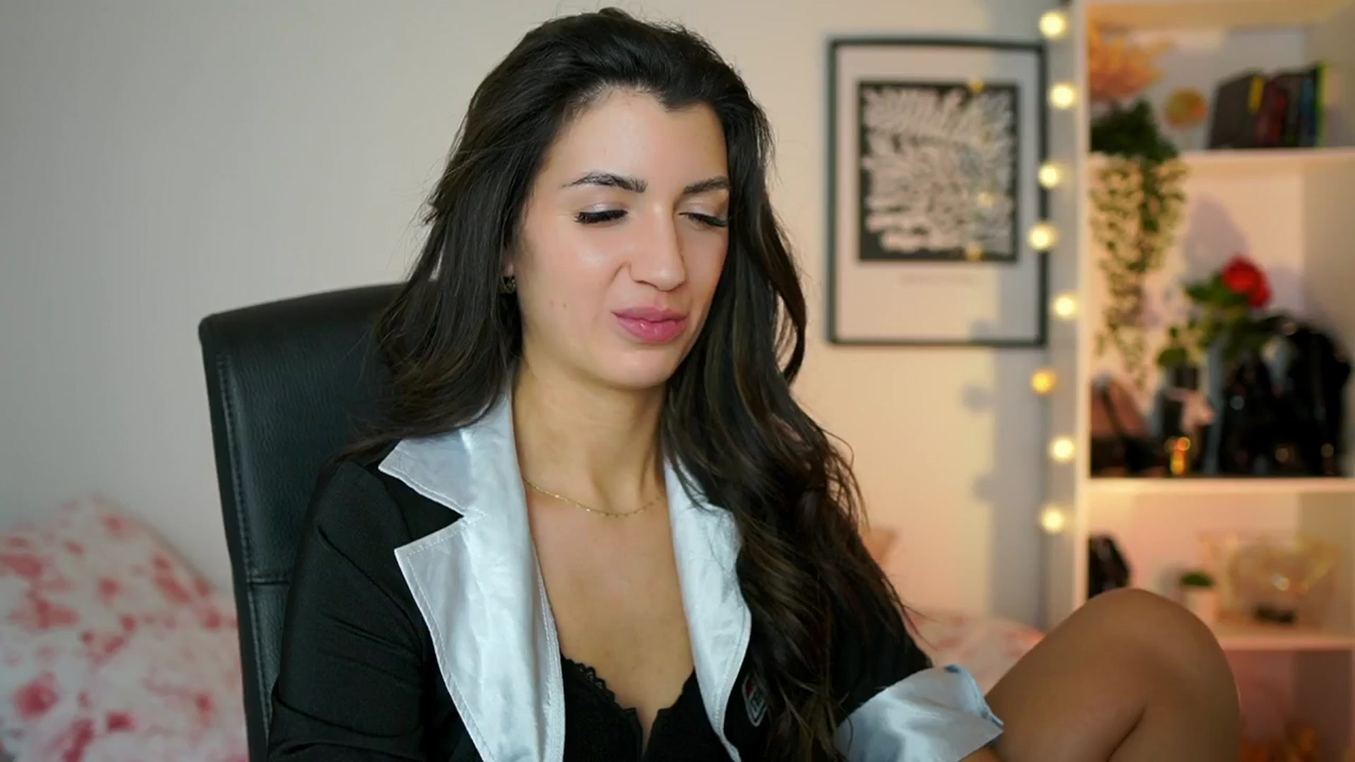 Gallery image thumbnail from Julia_Roca's myfreecams stream on, 02/05/2025, 19:01 image 7 of 20