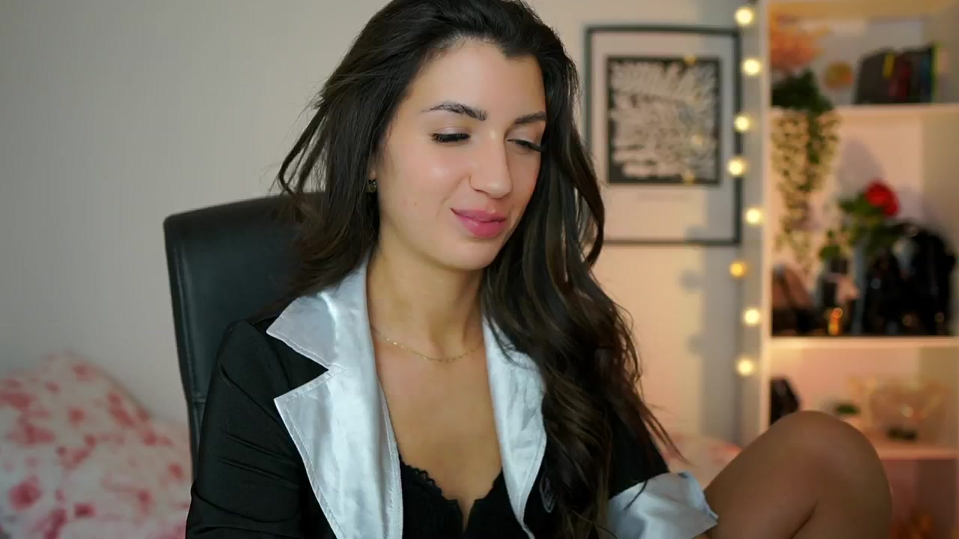Gallery image thumbnail from Julia_Roca's myfreecams stream on, 02/05/2025, 19:01 image 5 of 20