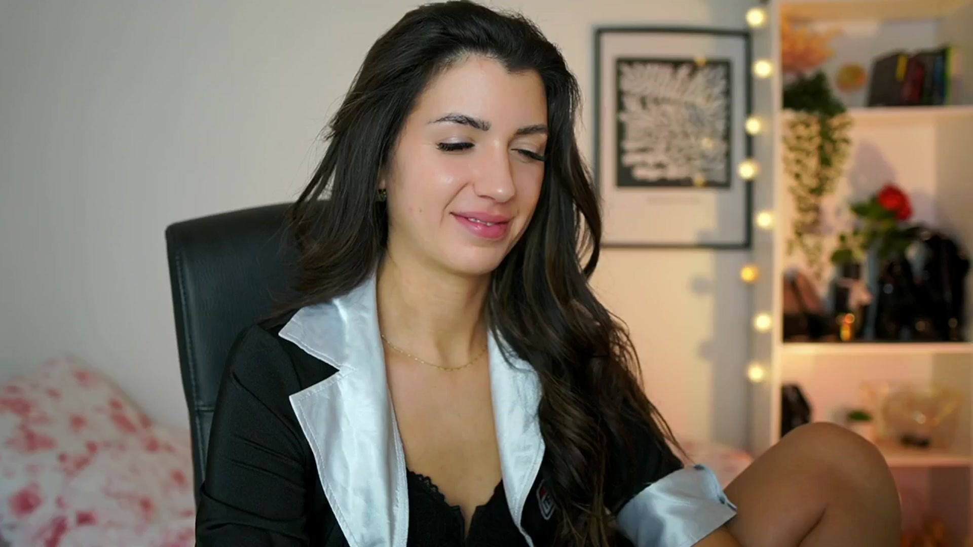 Gallery image thumbnail from Julia_Roca's myfreecams stream on, 02/05/2025, 19:01 image 6 of 20