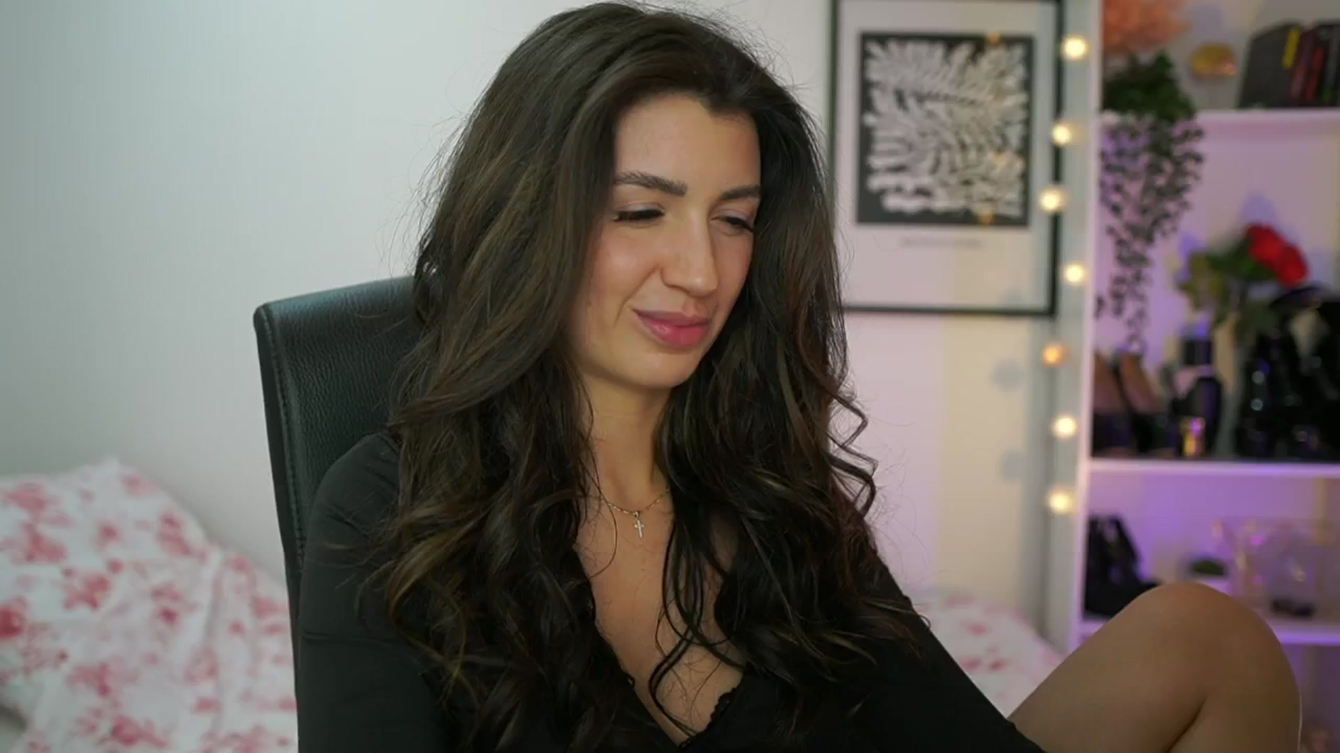 Gallery image thumbnail from Julia_Roca's myfreecams stream on, 02/07/2025, 16:00 image 12 of 20