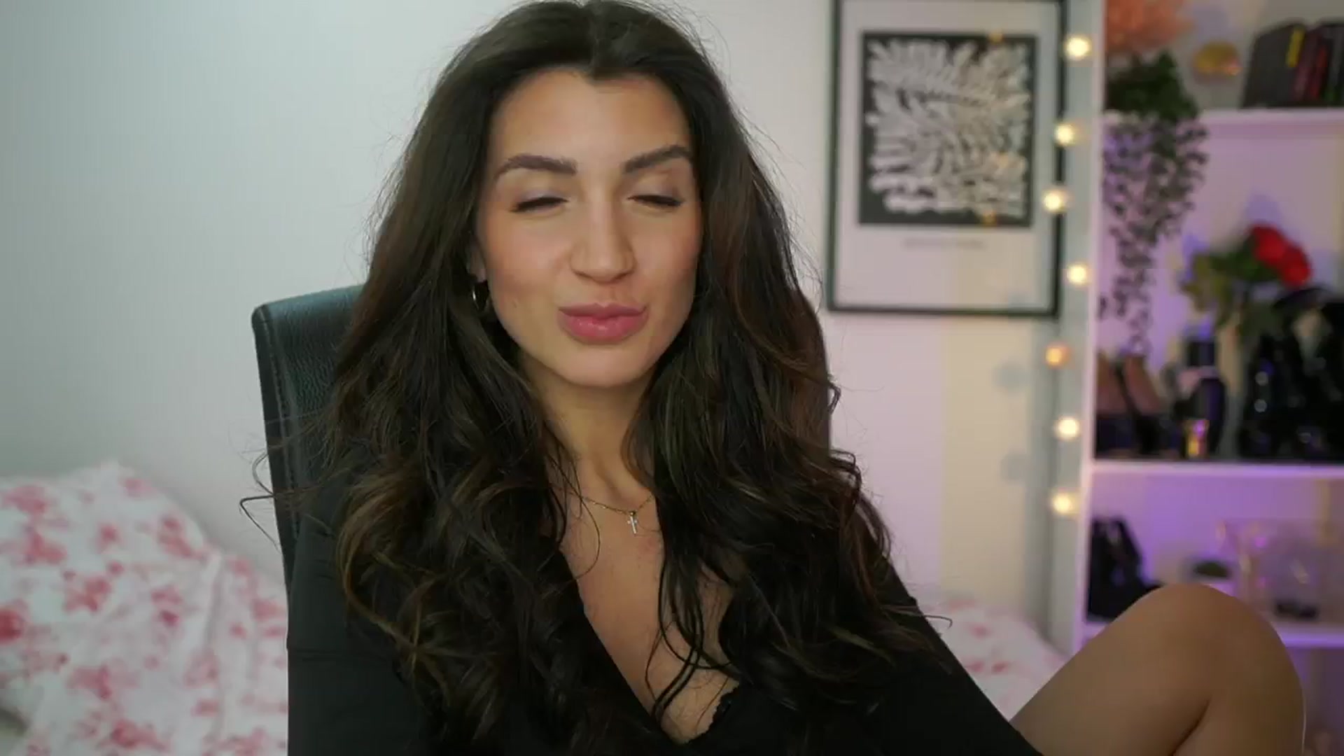 Gallery image thumbnail from Julia_Roca's myfreecams stream on, 02/07/2025, 16:00 image 11 of 20