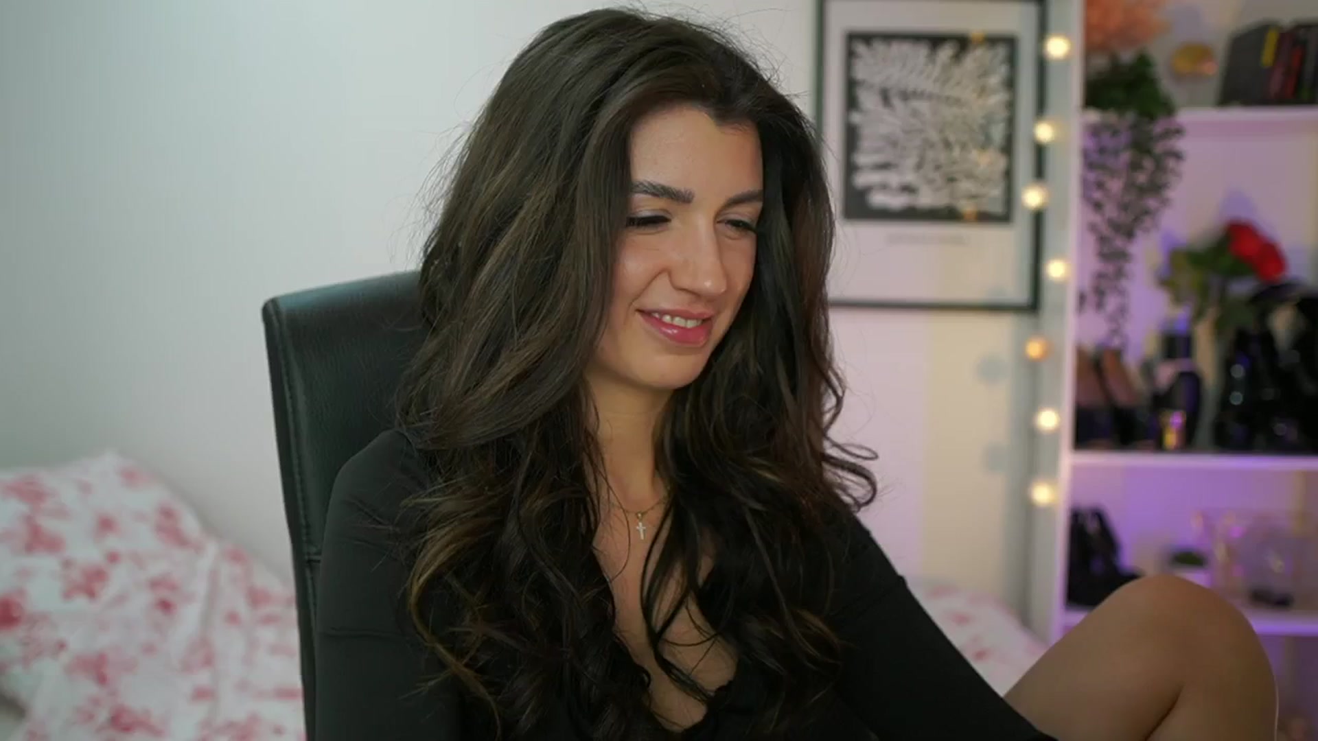 Gallery image thumbnail from Julia_Roca's myfreecams stream on, 02/07/2025, 16:00 image 16 of 20