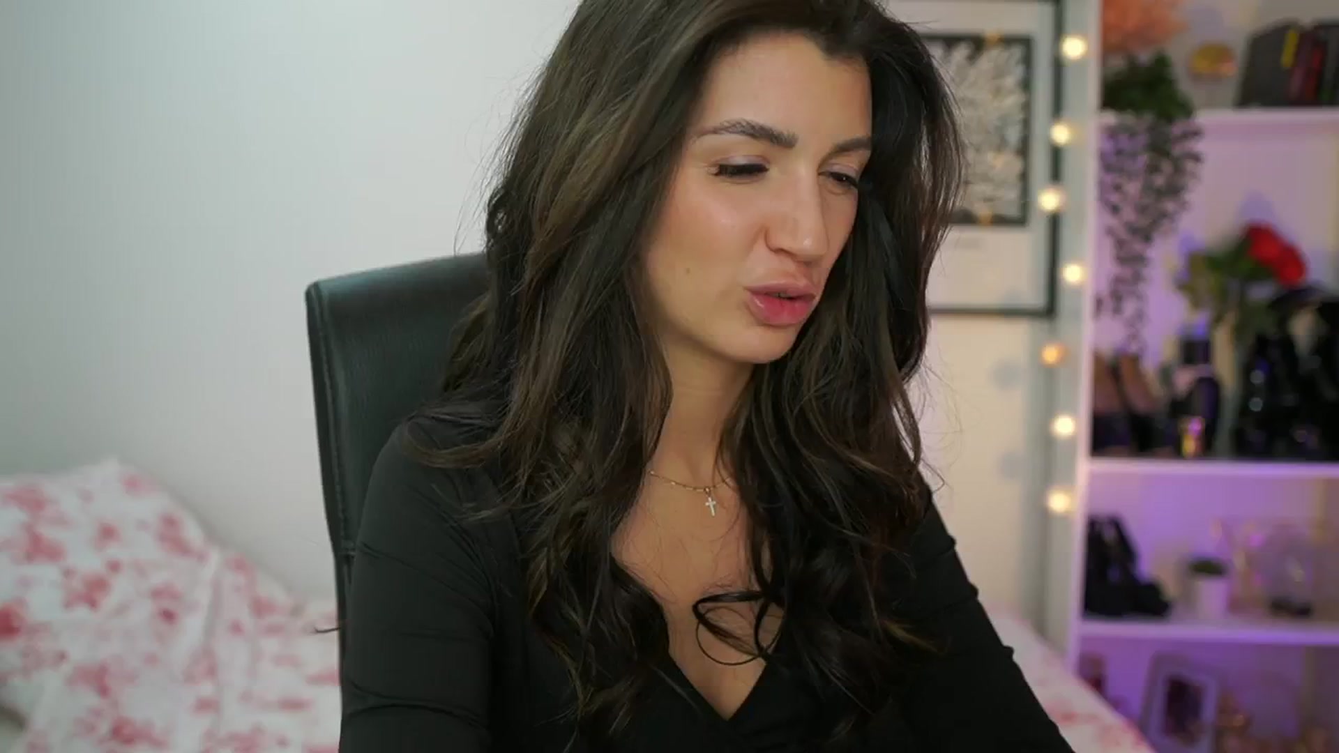 Gallery image thumbnail from Julia_Roca's myfreecams stream on, 02/07/2025, 16:00 image 20 of 20