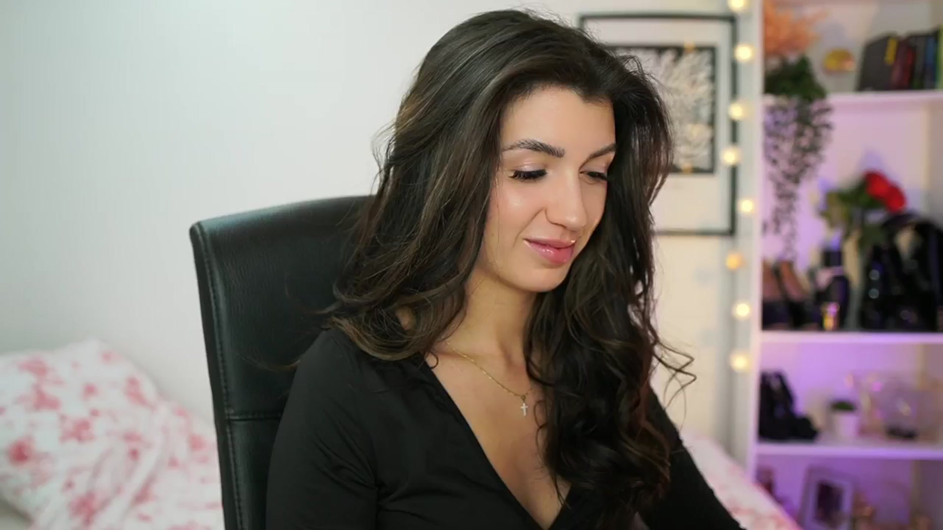 Gallery image thumbnail from Julia_Roca's myfreecams stream on, 02/07/2025, 19:02 image 7 of 20