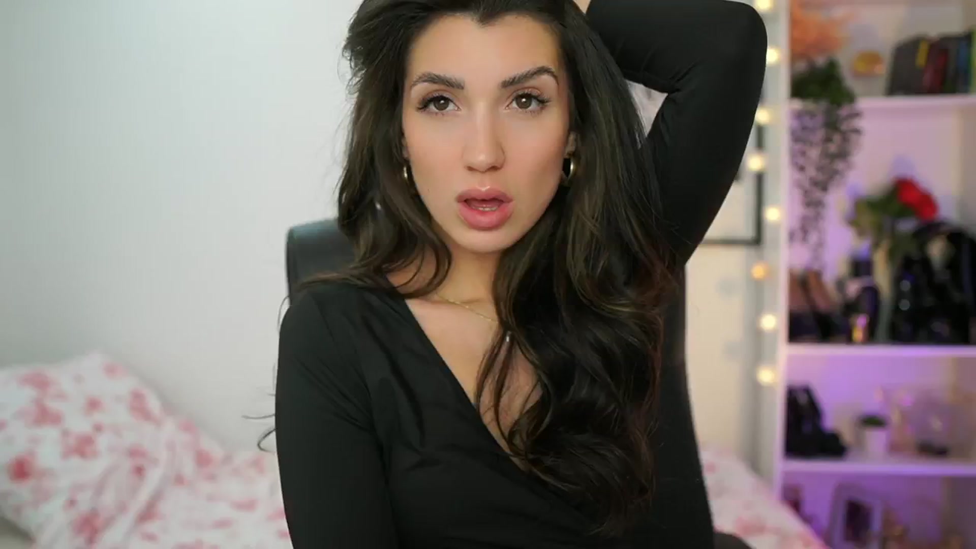 Gallery image thumbnail from Julia_Roca's myfreecams stream on, 02/07/2025, 19:02 image 8 of 20