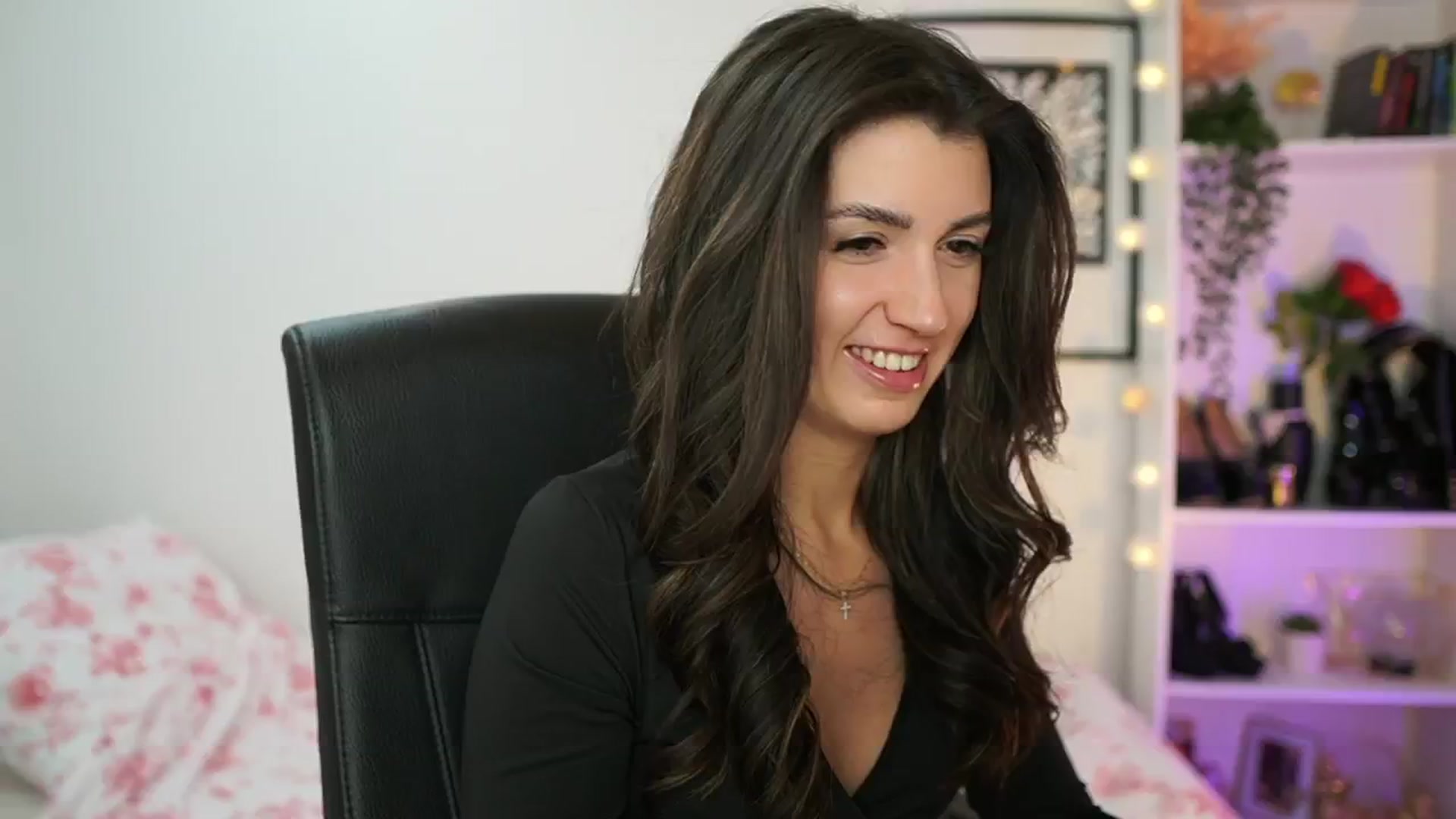 Gallery image thumbnail from Julia_Roca's myfreecams stream on, 02/07/2025, 19:02 image 1 of 20