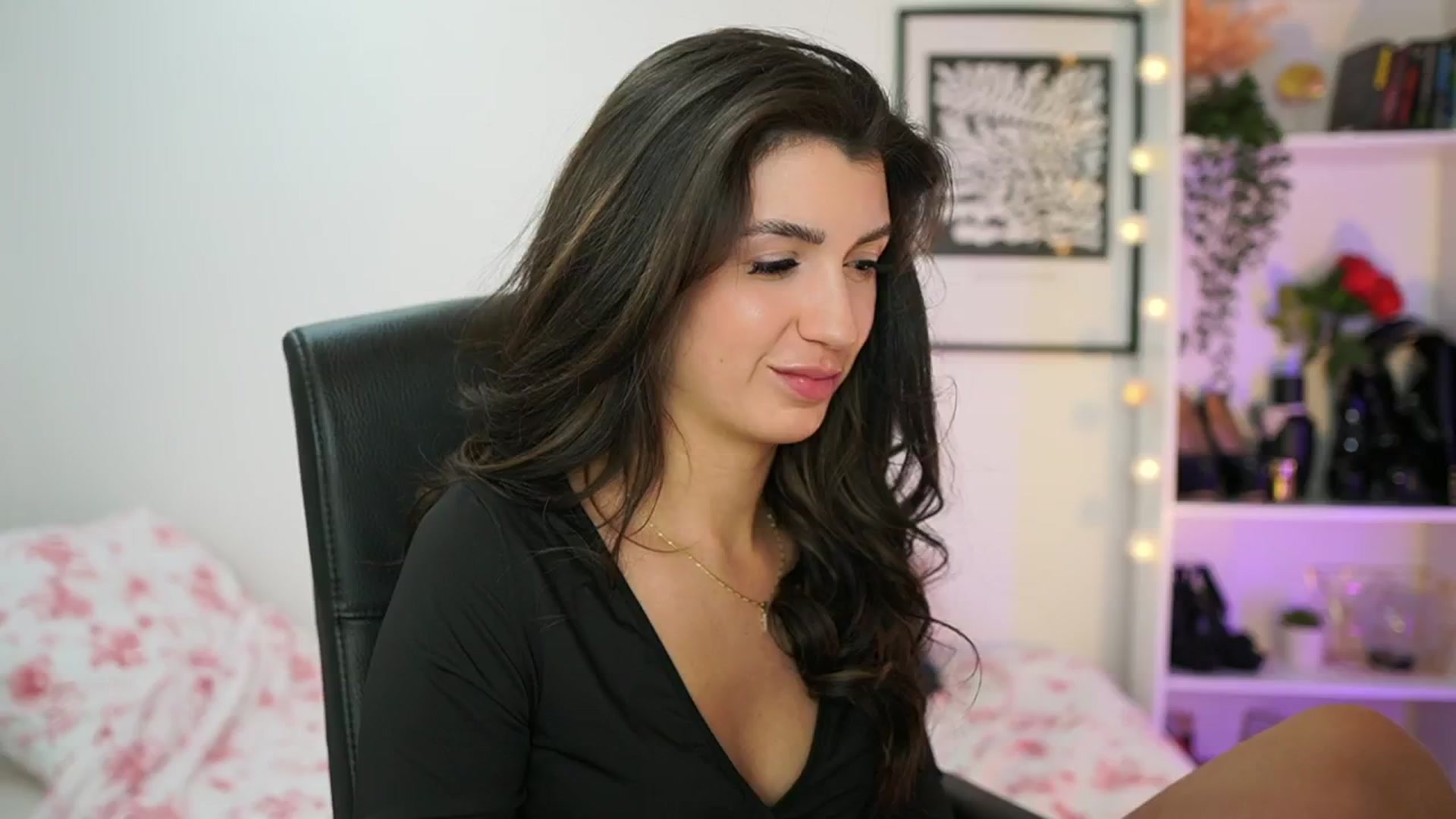 Gallery image thumbnail from Julia_Roca's myfreecams stream on, 02/07/2025, 19:02 image 19 of 20