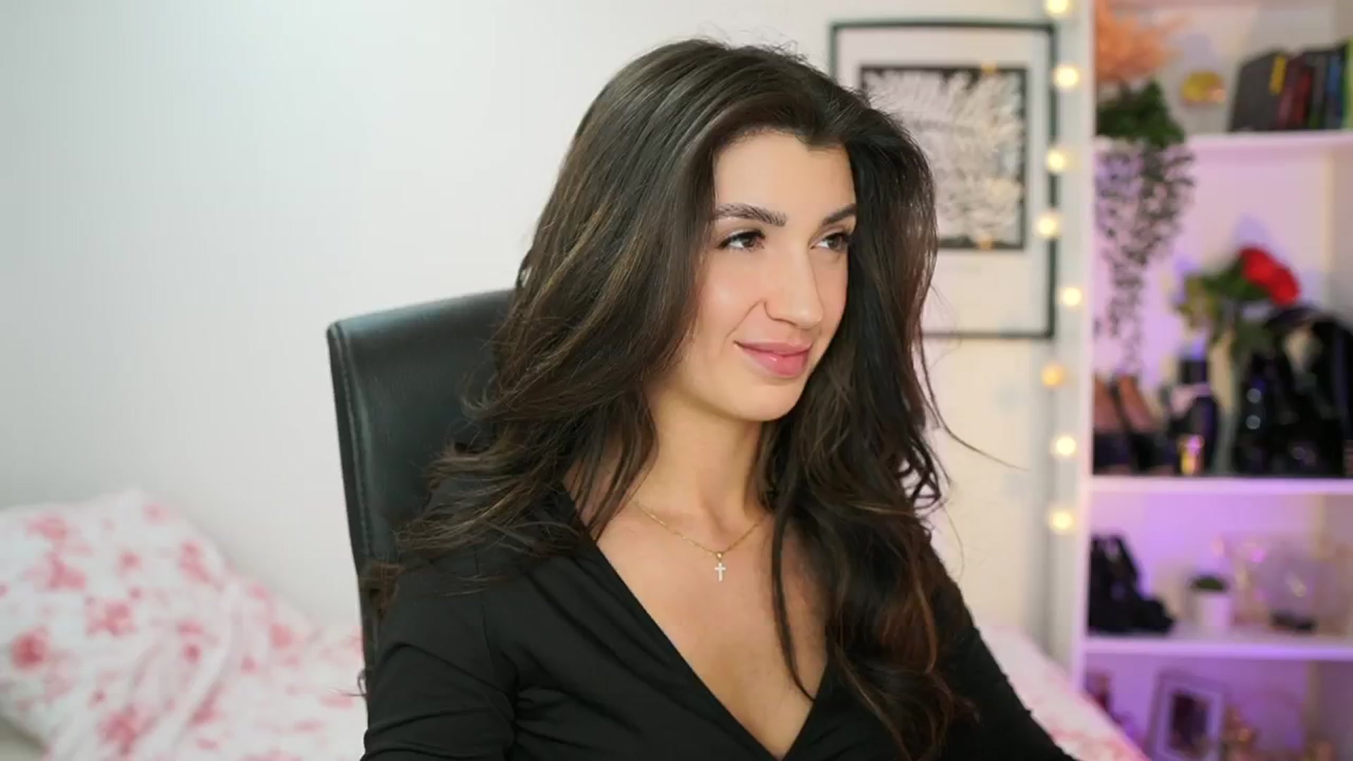Gallery image thumbnail from Julia_Roca's myfreecams stream on, 02/07/2025, 19:02 image 9 of 20
