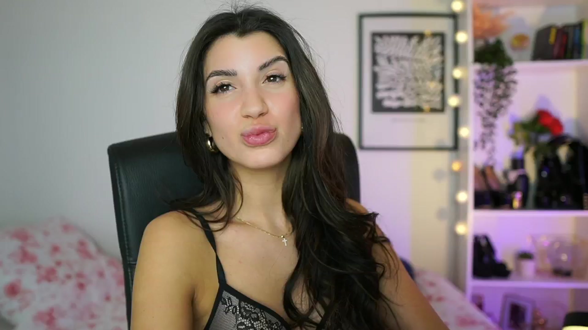 Gallery image thumbnail from Julia_Roca's myfreecams stream on, 02/08/2025, 17:50 image 10 of 20