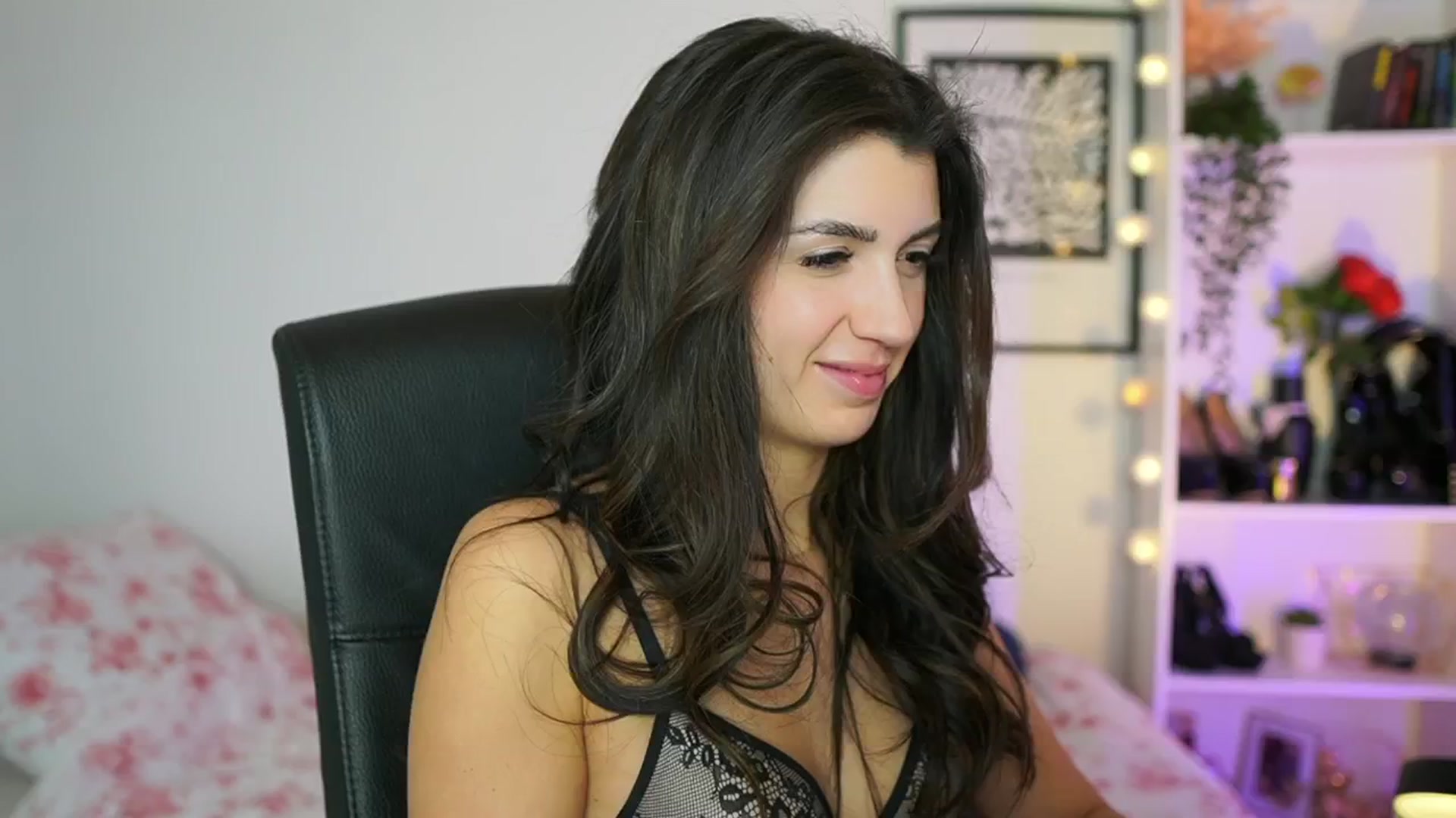 Gallery image thumbnail from Julia_Roca's myfreecams stream on, 02/08/2025, 17:50 image 14 of 20