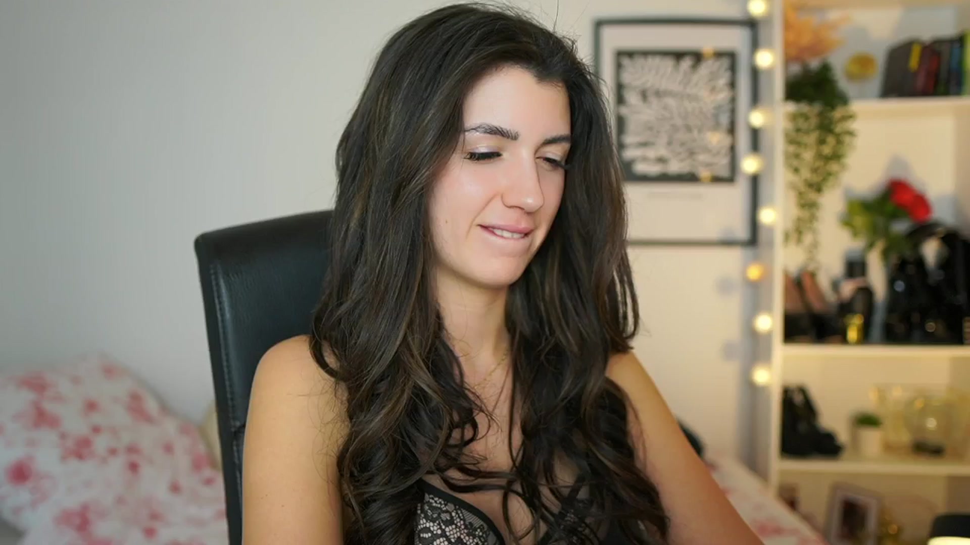Gallery image thumbnail from Julia_Roca's myfreecams stream on, 02/08/2025, 19:14 image 17 of 20