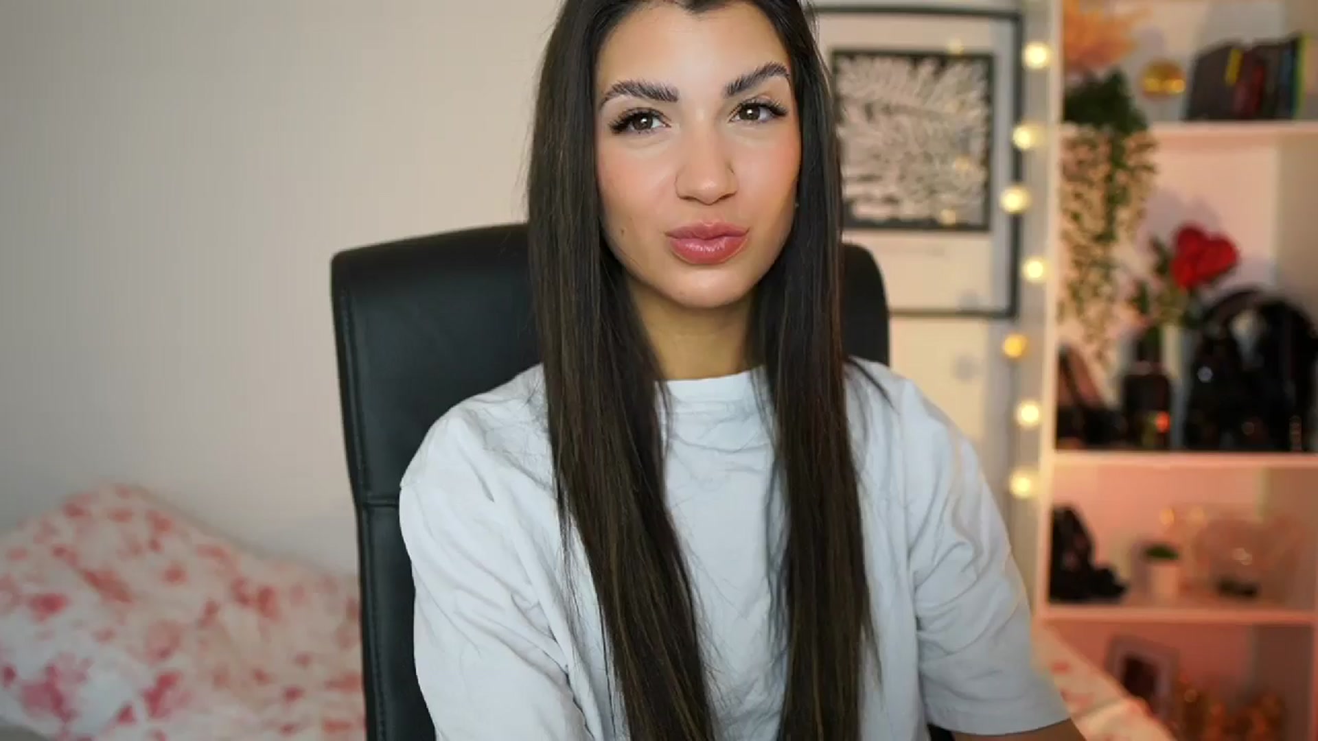 Gallery image thumbnail from Julia_Roca's myfreecams stream on, 02/13/2025, 16:17 image 2 of 20