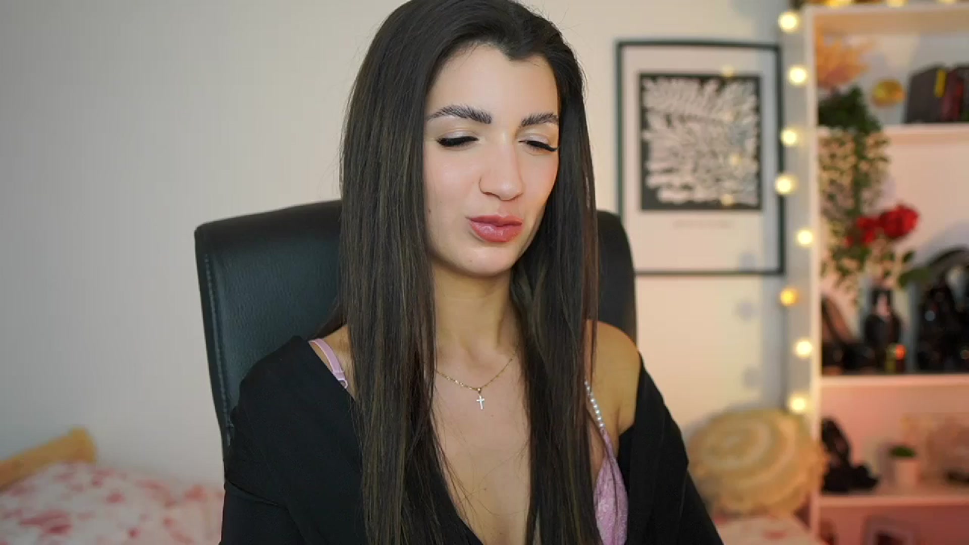 Gallery image thumbnail from Julia_Roca's myfreecams stream on, 02/15/2025, 15:36 image 1 of 20