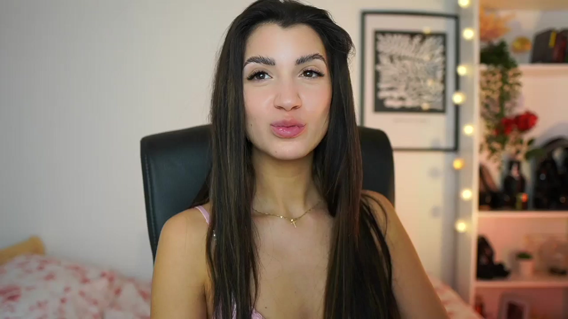 Gallery image thumbnail from Julia_Roca's myfreecams stream on, 02/15/2025, 17:10 image 9 of 20