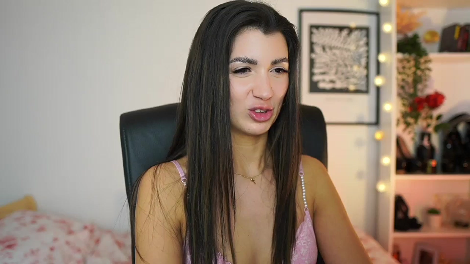 Gallery image thumbnail from Julia_Roca's myfreecams stream on, 02/15/2025, 17:10 image 13 of 20