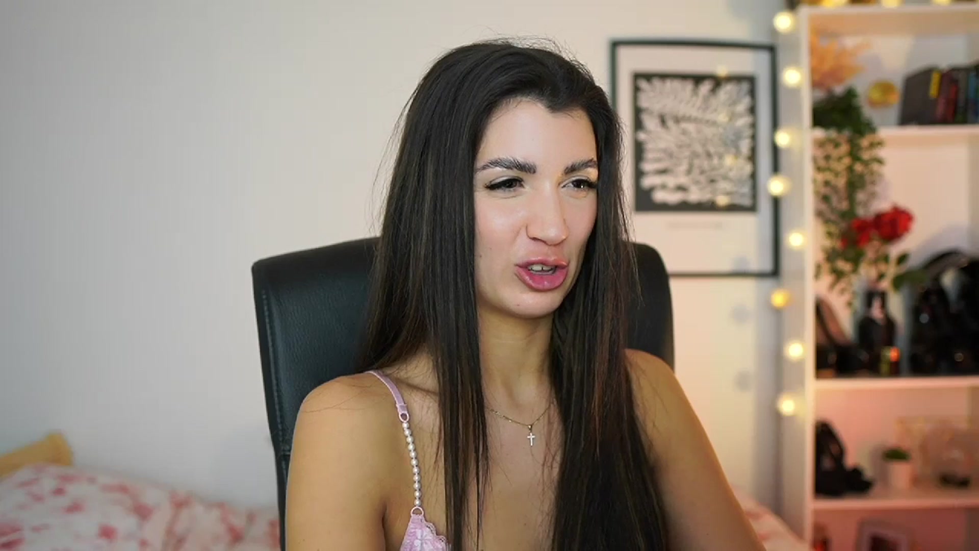Gallery image thumbnail from Julia_Roca's myfreecams stream on, 02/15/2025, 19:02 image 10 of 20