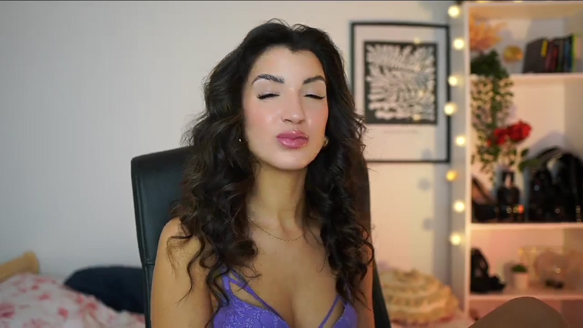 Gallery image thumbnail from Julia_Roca's myfreecams stream on, 02/17/2025, 12:25 image 4 of 20