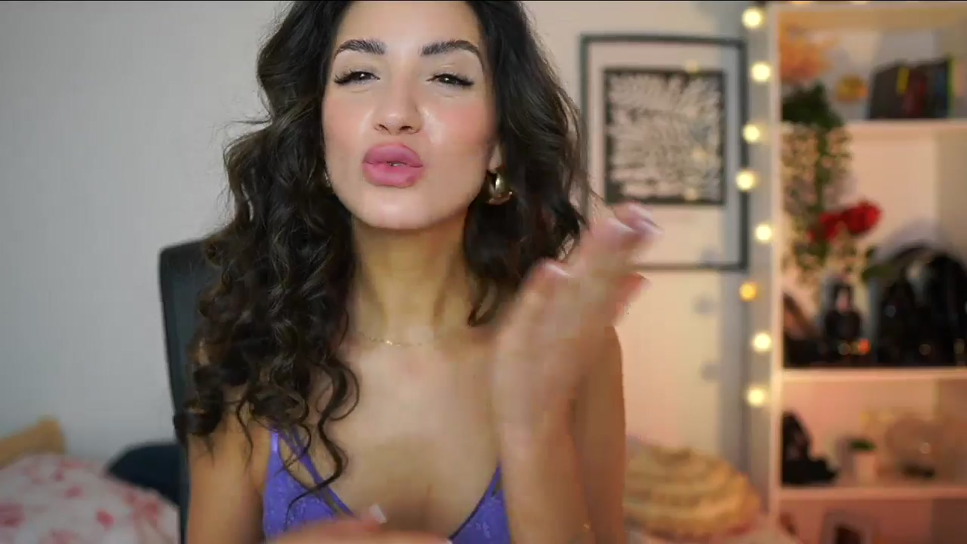Gallery image thumbnail from Julia_Roca's myfreecams stream on, 02/17/2025, 12:25 image 7 of 20