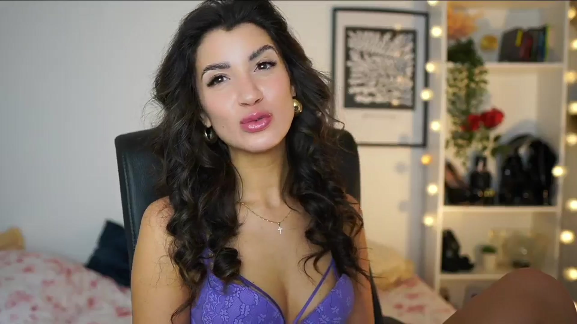 Gallery image thumbnail from Julia_Roca's myfreecams stream on, 02/17/2025, 14:10 image 11 of 20