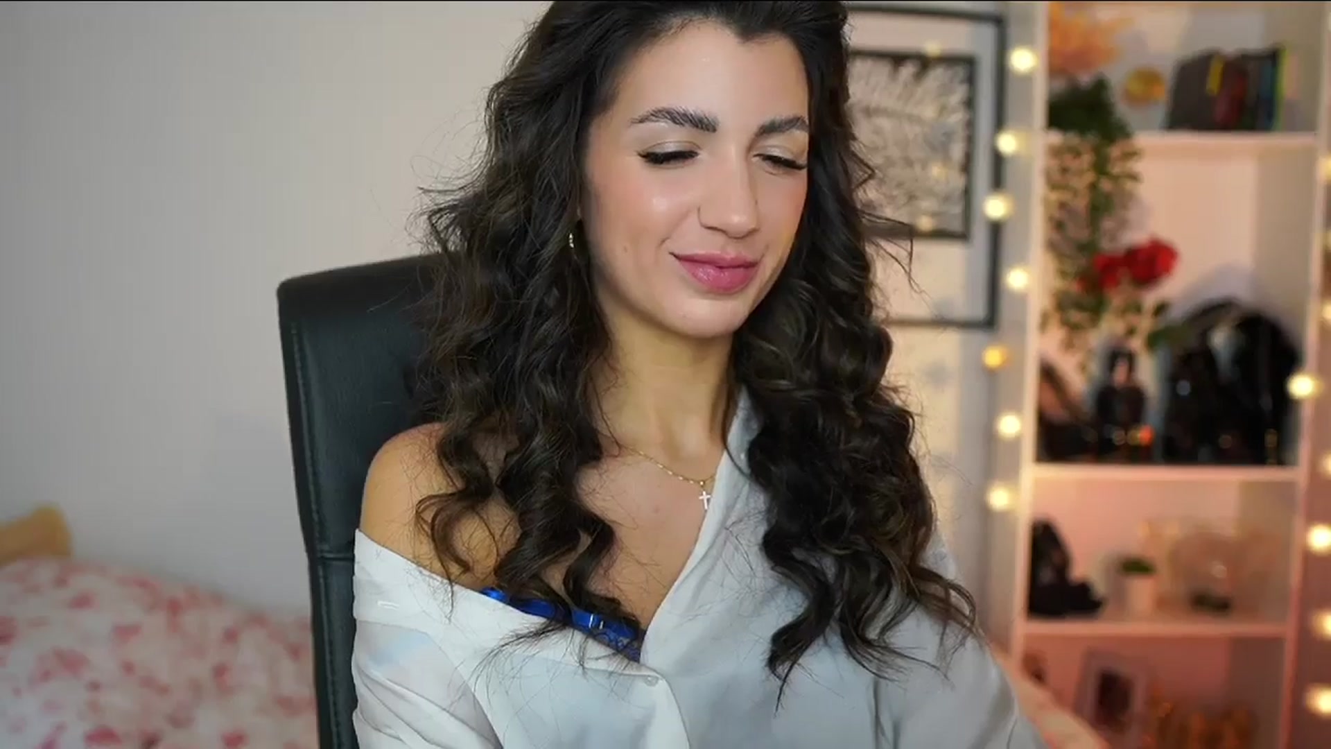 Gallery image thumbnail from Julia_Roca's myfreecams stream on, 02/18/2025, 21:00 image 15 of 20
