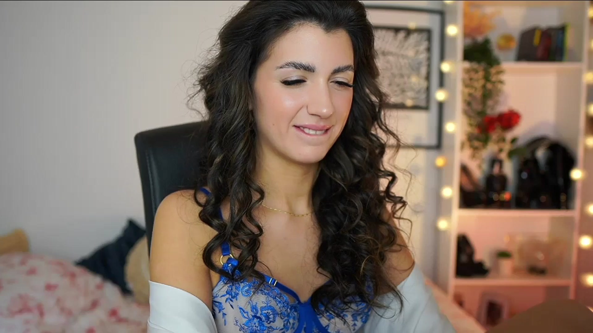 Gallery image thumbnail from Julia_Roca's myfreecams stream on, 02/18/2025, 22:29 image 9 of 20