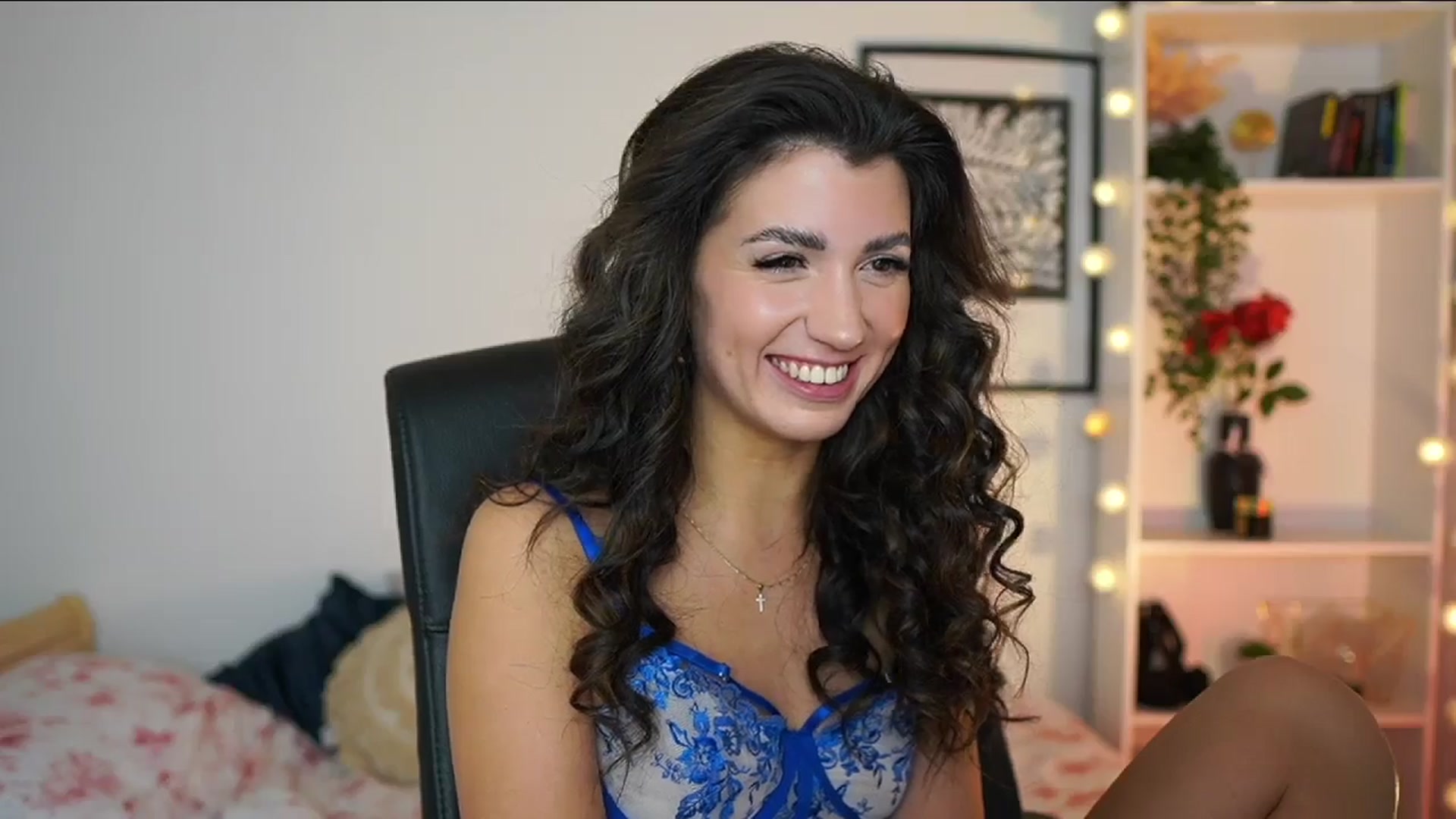 Gallery image thumbnail from Julia_Roca's myfreecams stream on, 02/18/2025, 23:50 image 16 of 20