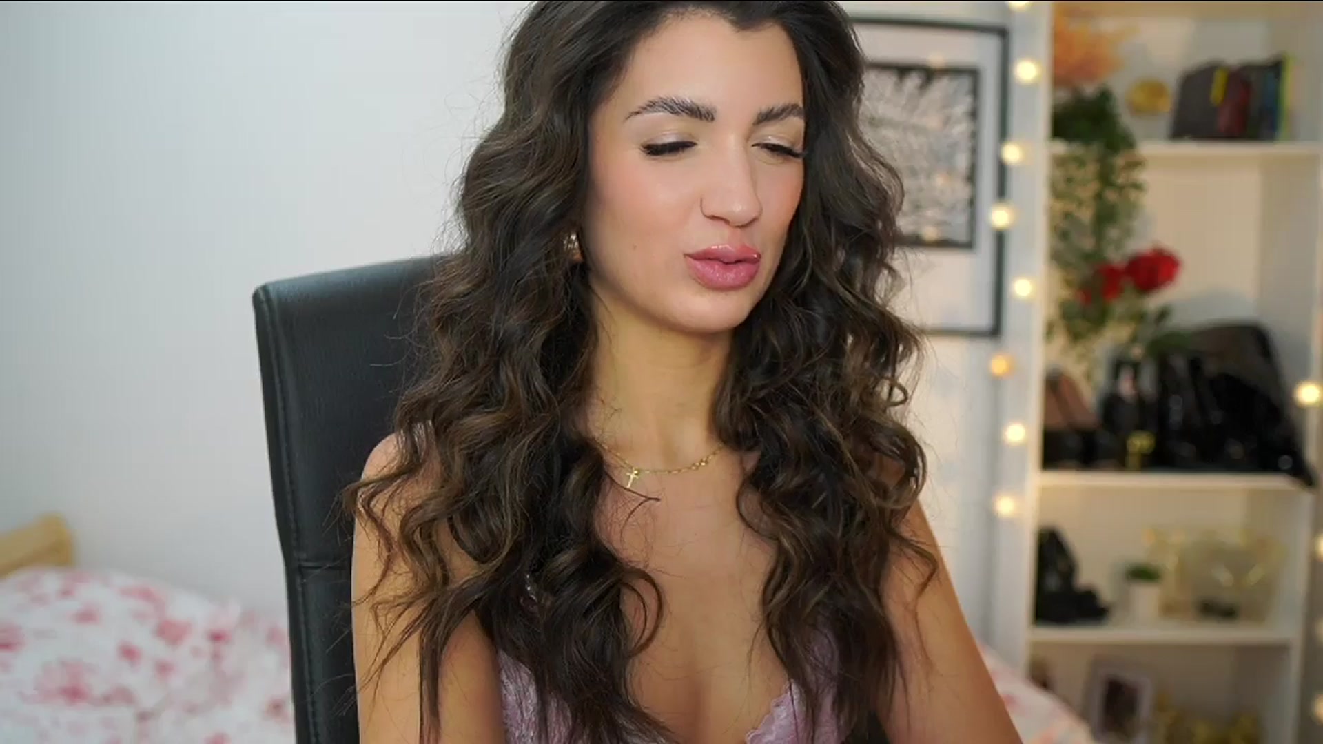 Gallery image thumbnail from Julia_Roca's myfreecams stream on, 02/19/2025, 19:50 image 13 of 20