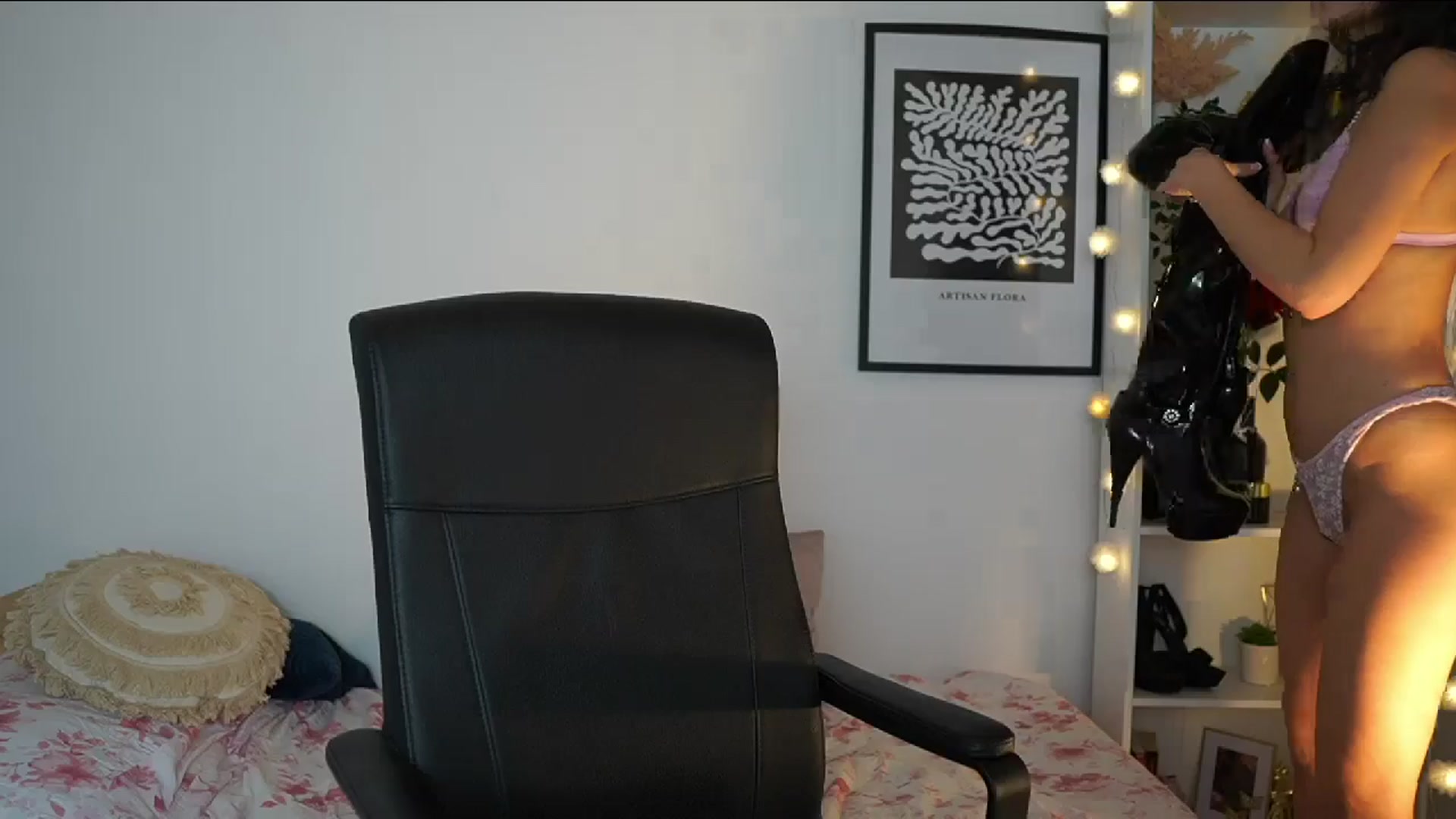 Gallery image thumbnail from Julia_Roca's myfreecams stream on, 02/19/2025, 23:03 image 20 of 20