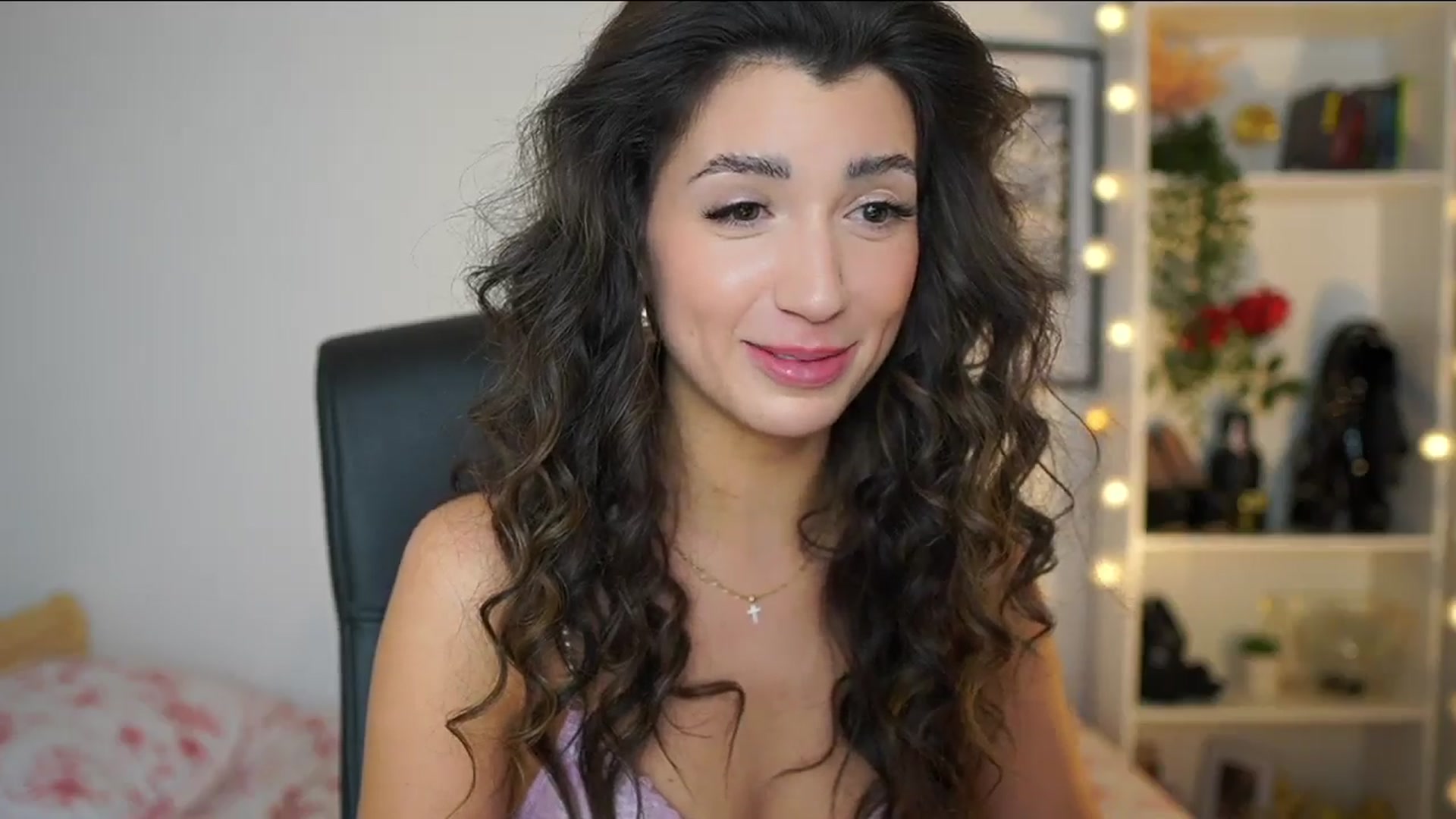 Gallery image thumbnail from Julia_Roca's myfreecams stream on, 02/20/2025, 24:40 image 12 of 20