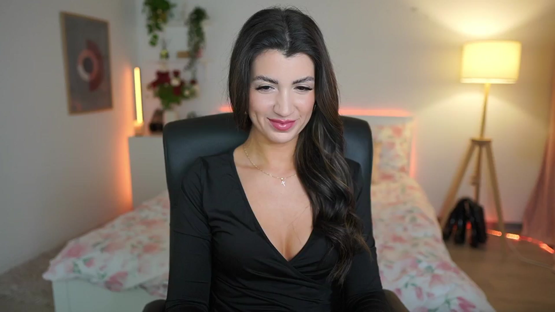 Gallery image thumbnail from Julia_Roca's myfreecams stream on, 02/26/2025, 22:48 image 12 of 20