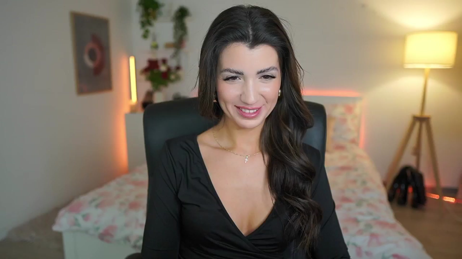 Gallery image thumbnail from Julia_Roca's myfreecams stream on, 02/26/2025, 22:48 image 4 of 20
